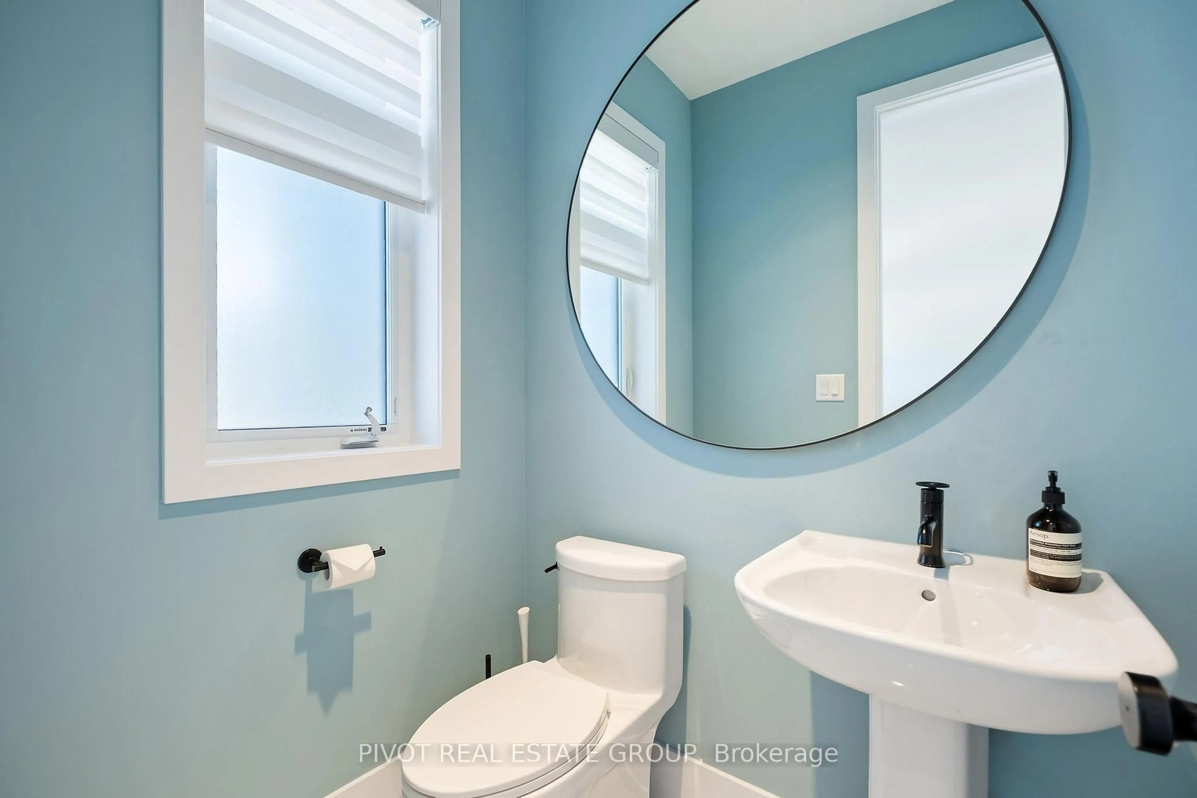 Standard bathroom, ceramic/tile floor for 25 Liam Foudy Crt, Toronto Ontario M1P 0G3