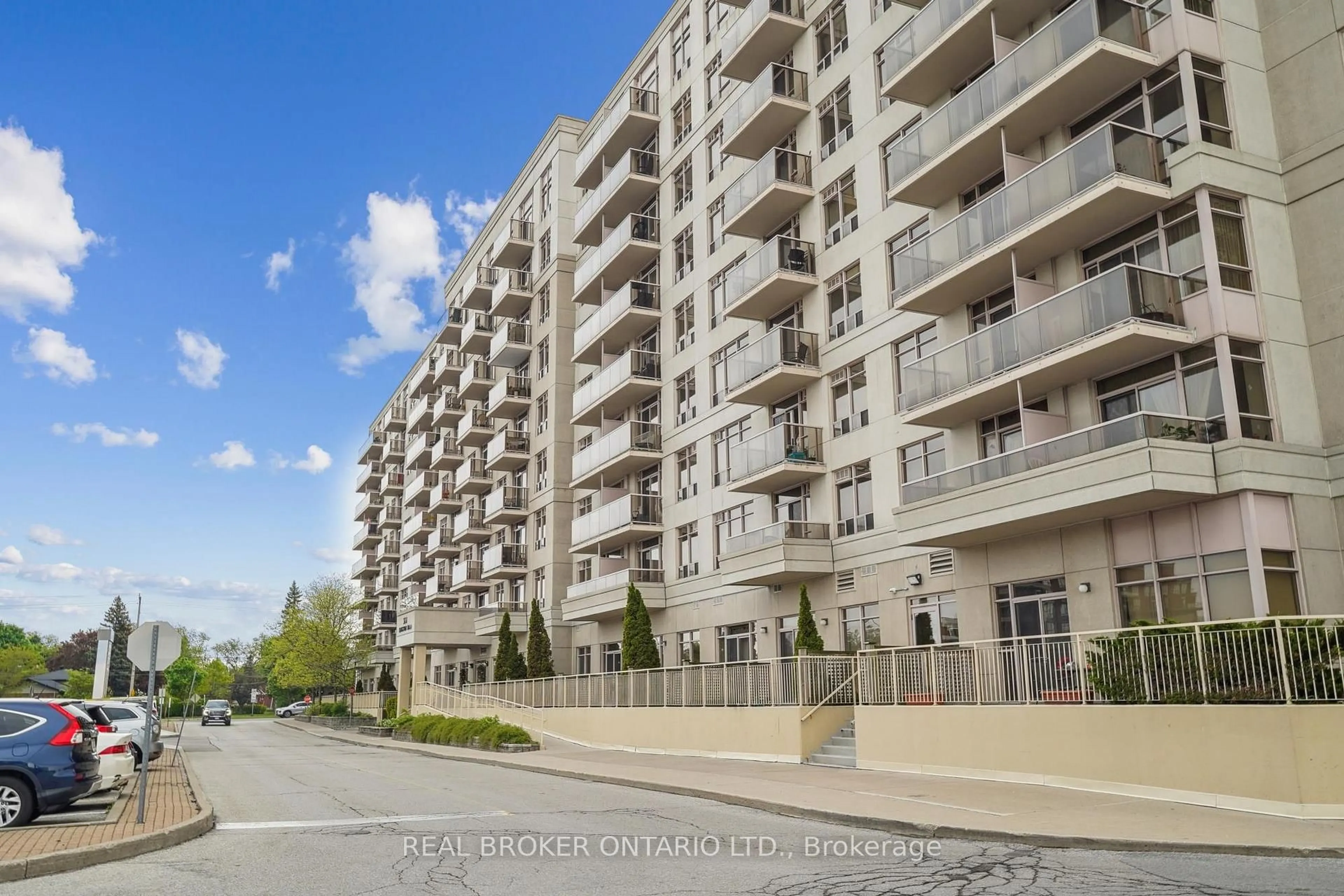 Patio, street for 3650 Kingston Rd #926, Toronto Ontario M1M 3X9