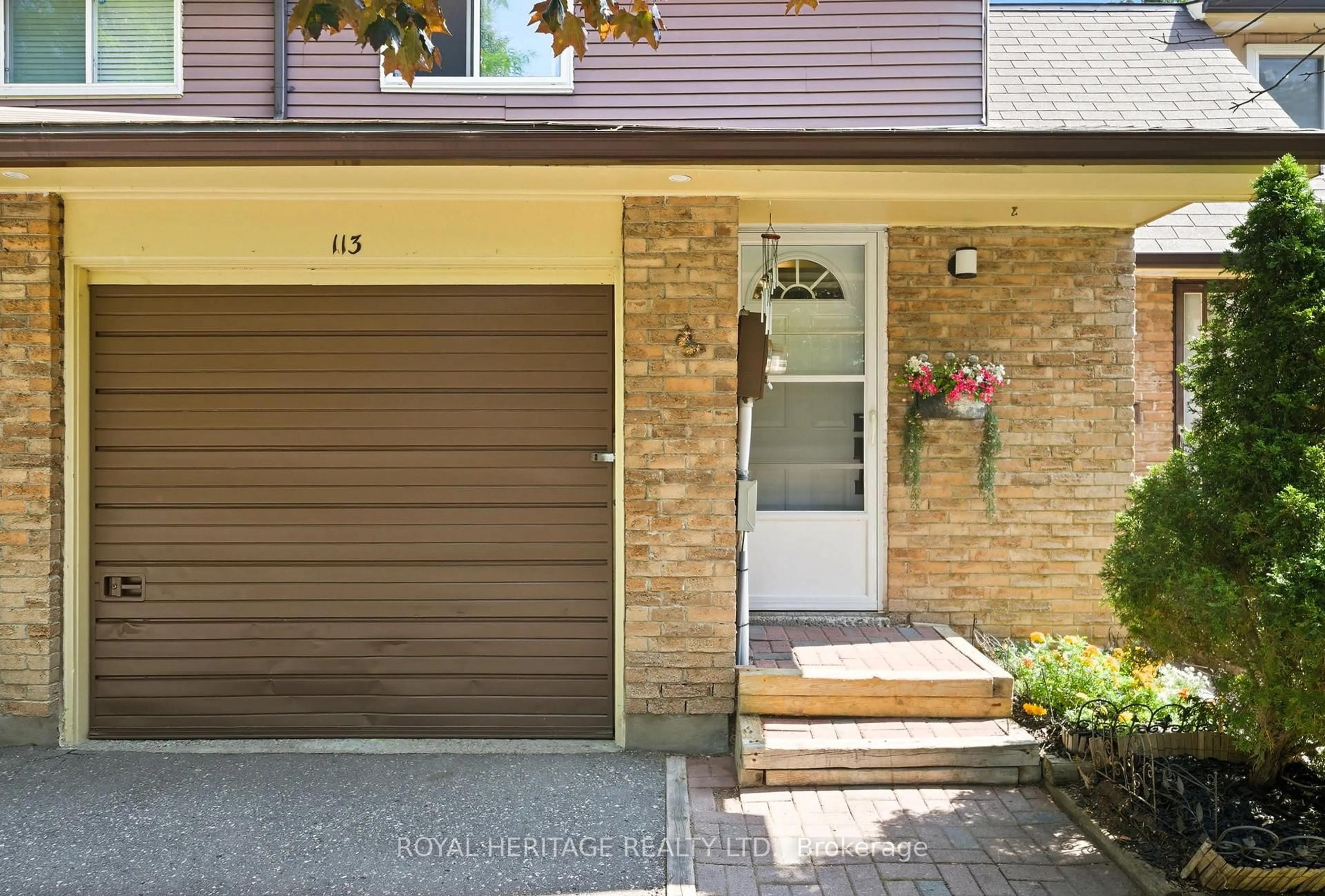 Unknown for 929 Burns St #113, Whitby Ontario L1N 6J5