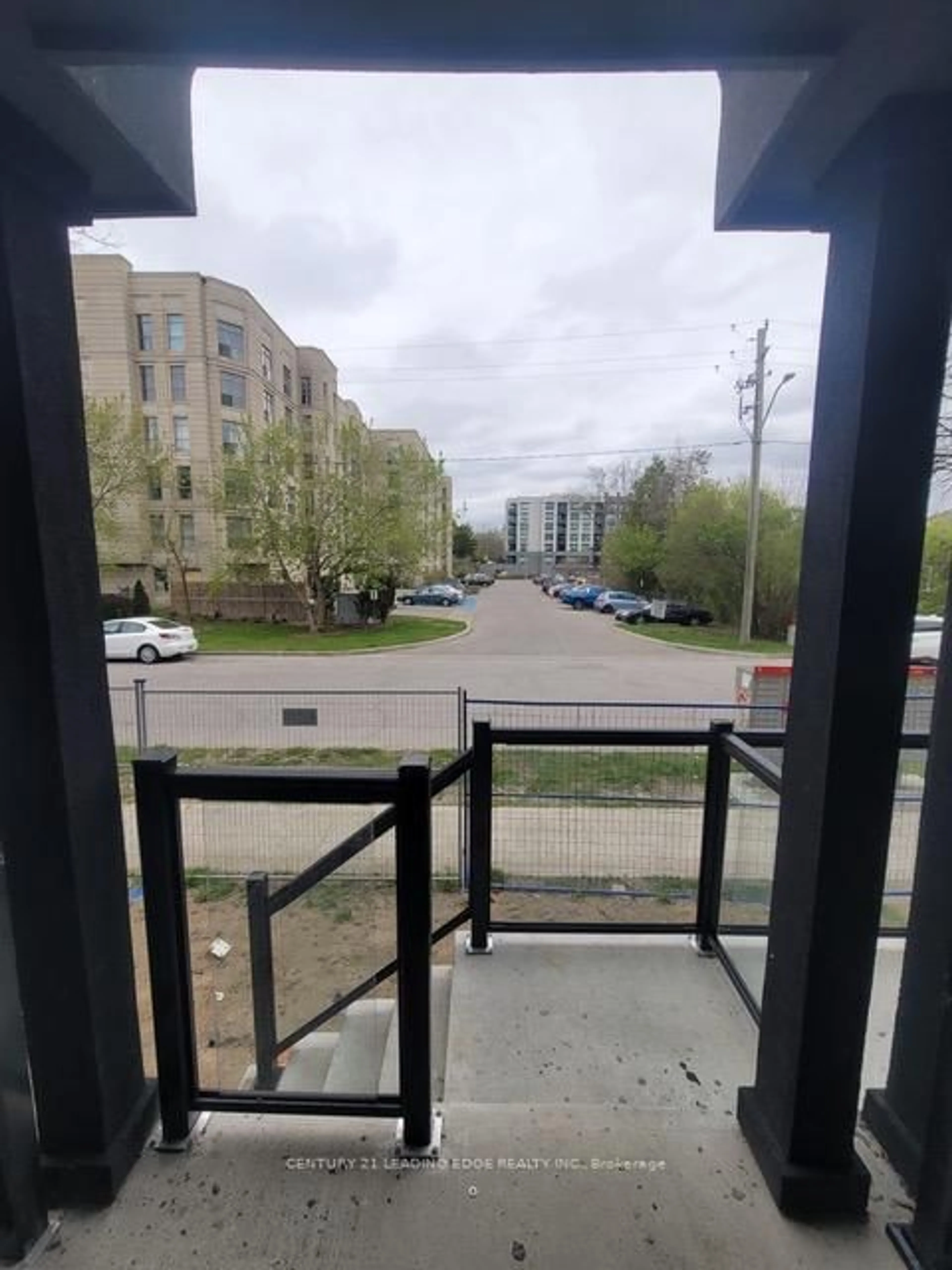 Unknown for 400 MARY St #6, Whitby Ontario L1N 2P8