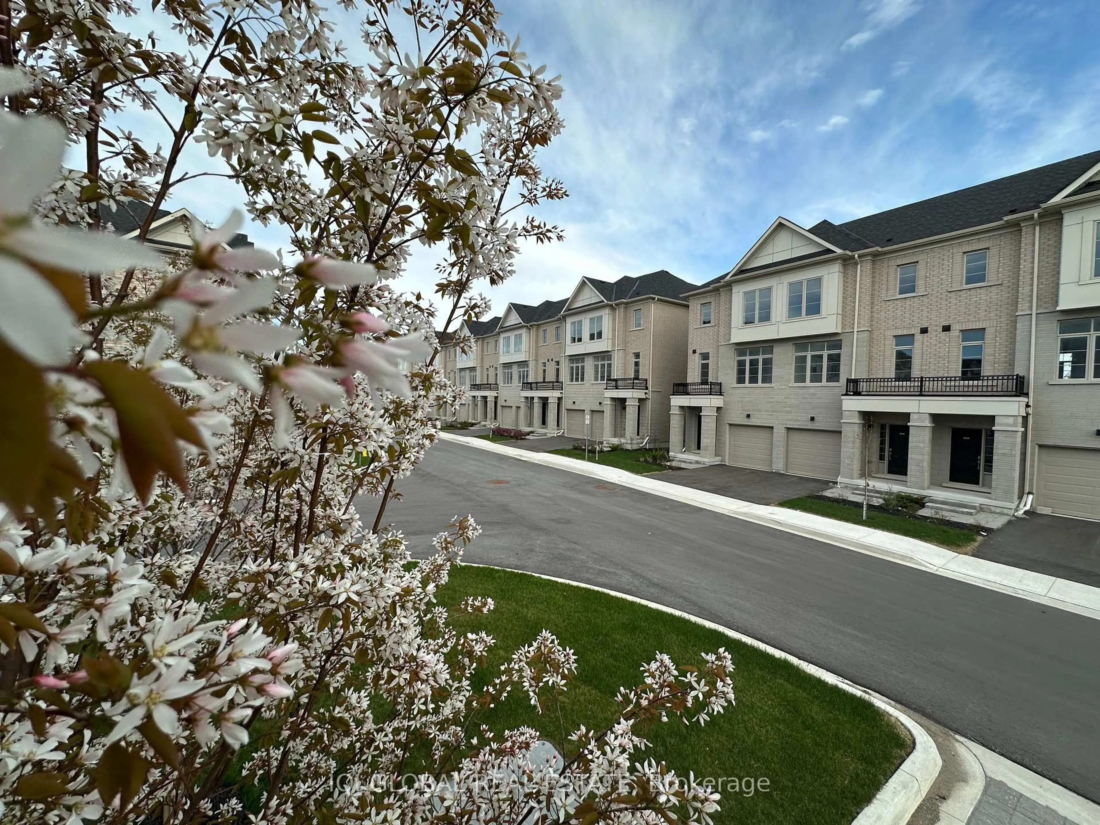 A pic from outside/outdoor area/front of a property/back of a property/a pic from drone, street for 1655 Palmers Sawmill Rd #305, Pickering Ontario L1X 0R3