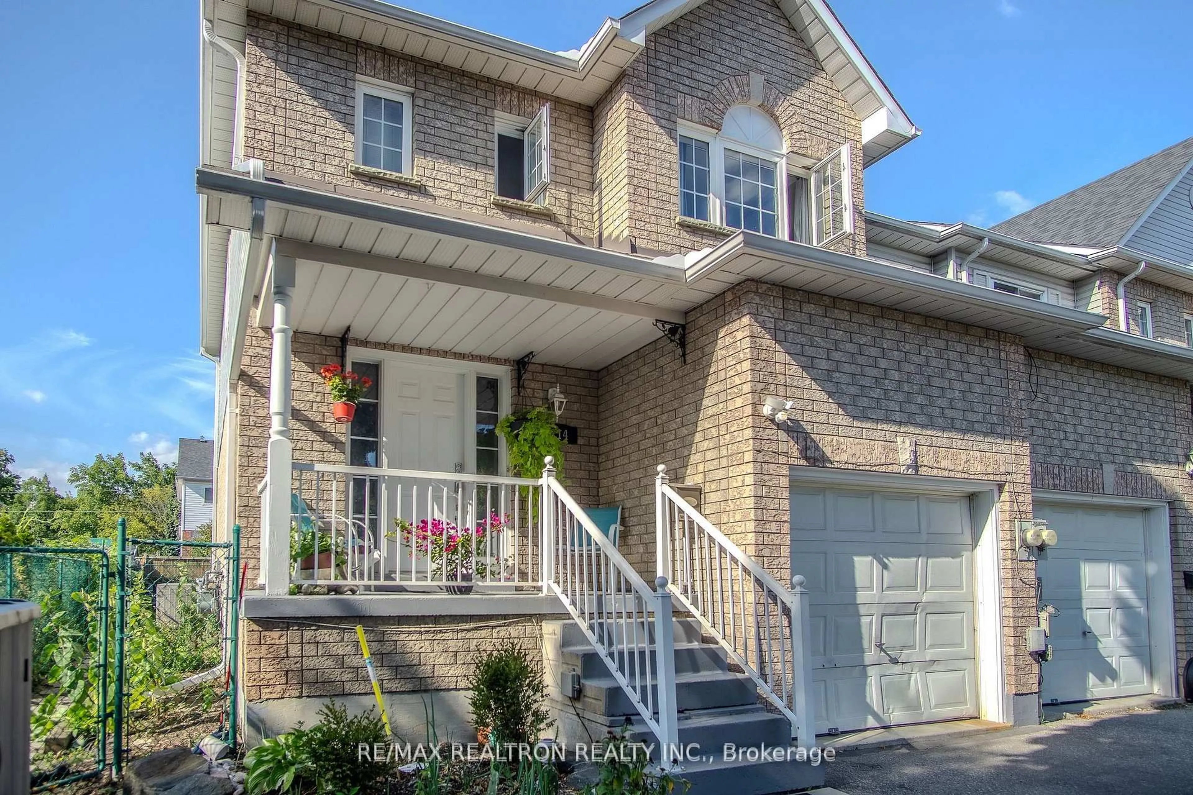 Home with brick exterior material, street for 214 Graburn Ave Ave, Oshawa Ontario L1H 3B1