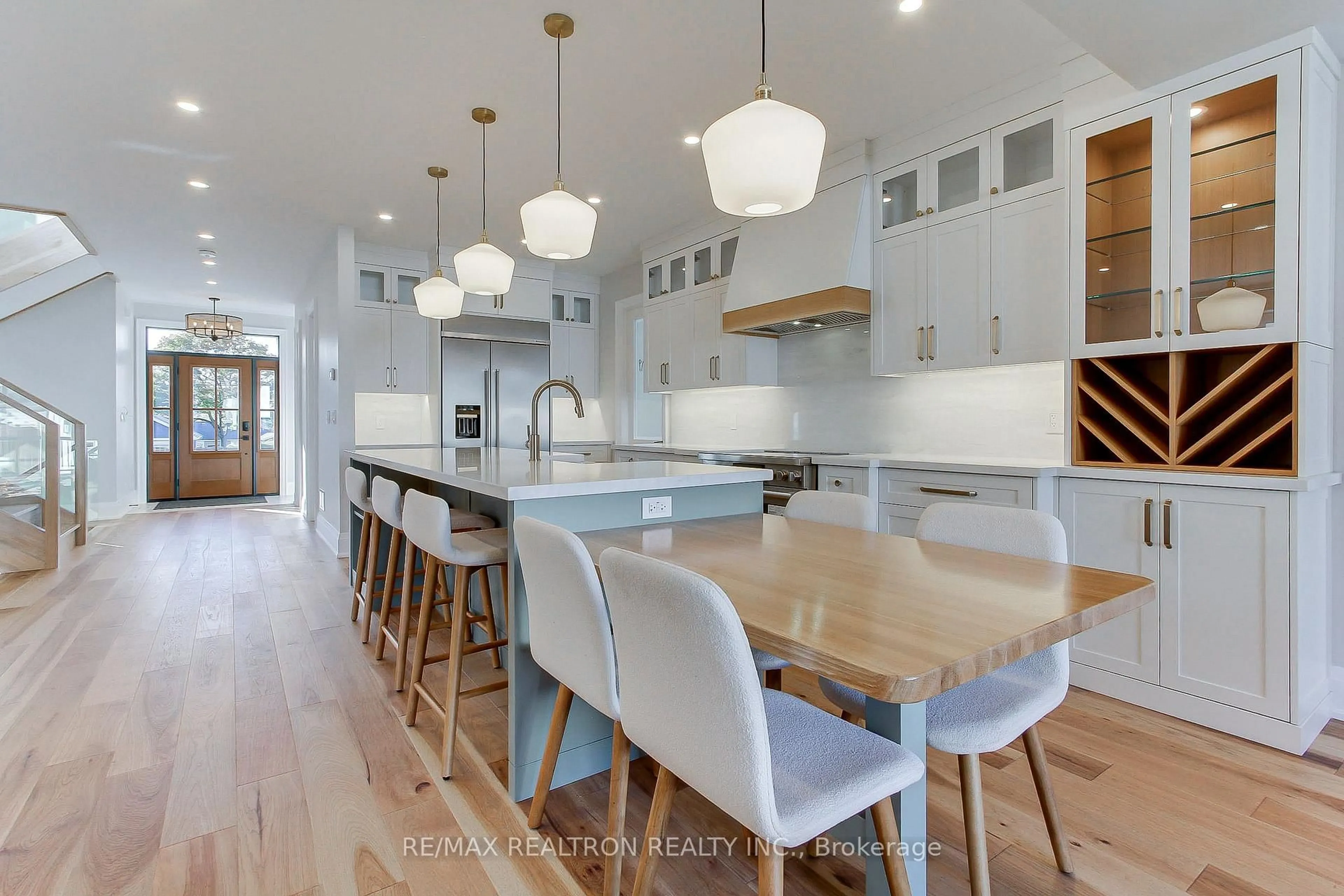 Open concept kitchen, unknown for 667 Pleasant St, Pickering Ontario L1W 1P8