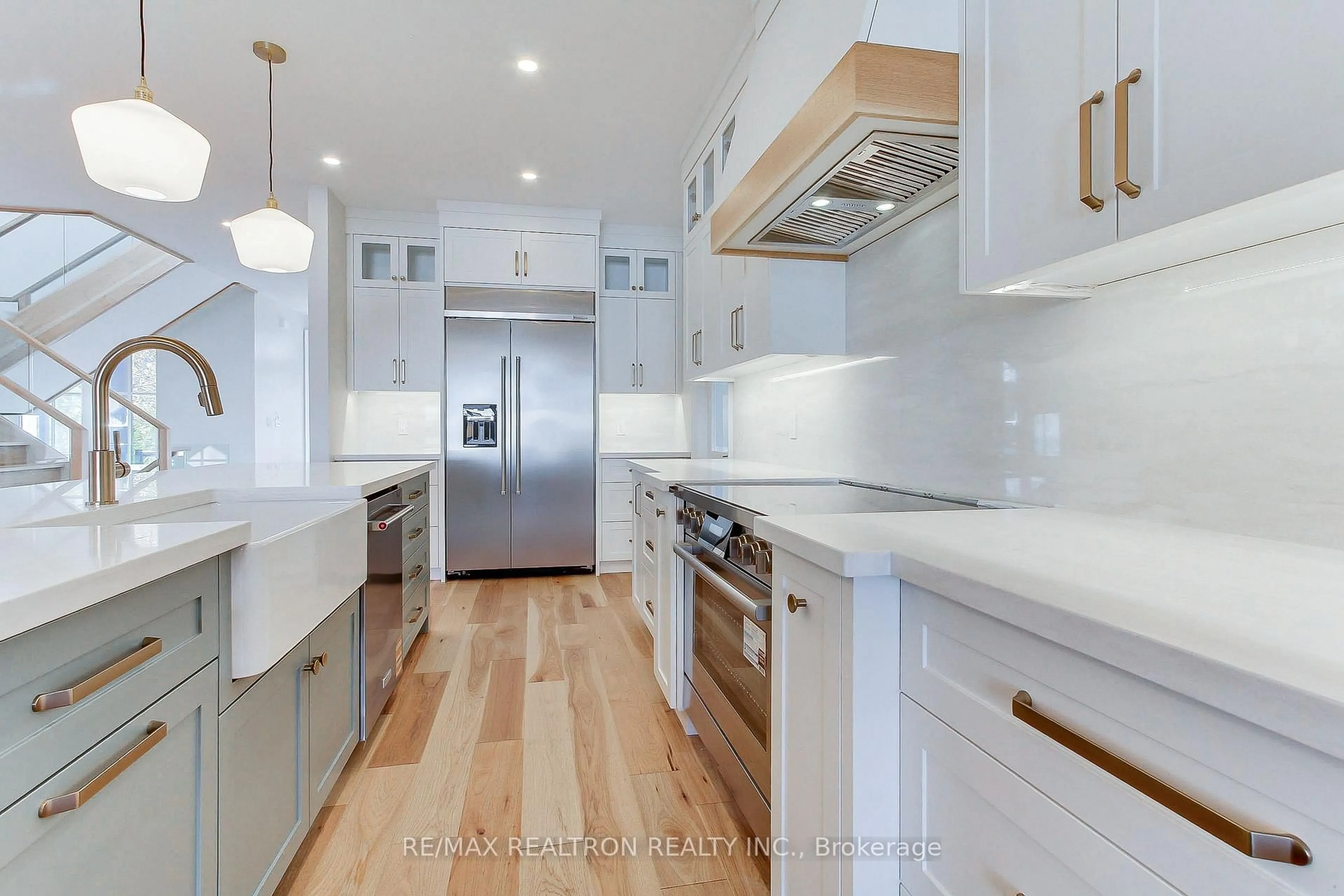 Contemporary kitchen, unknown for 667 Pleasant St, Pickering Ontario L1W 1P8