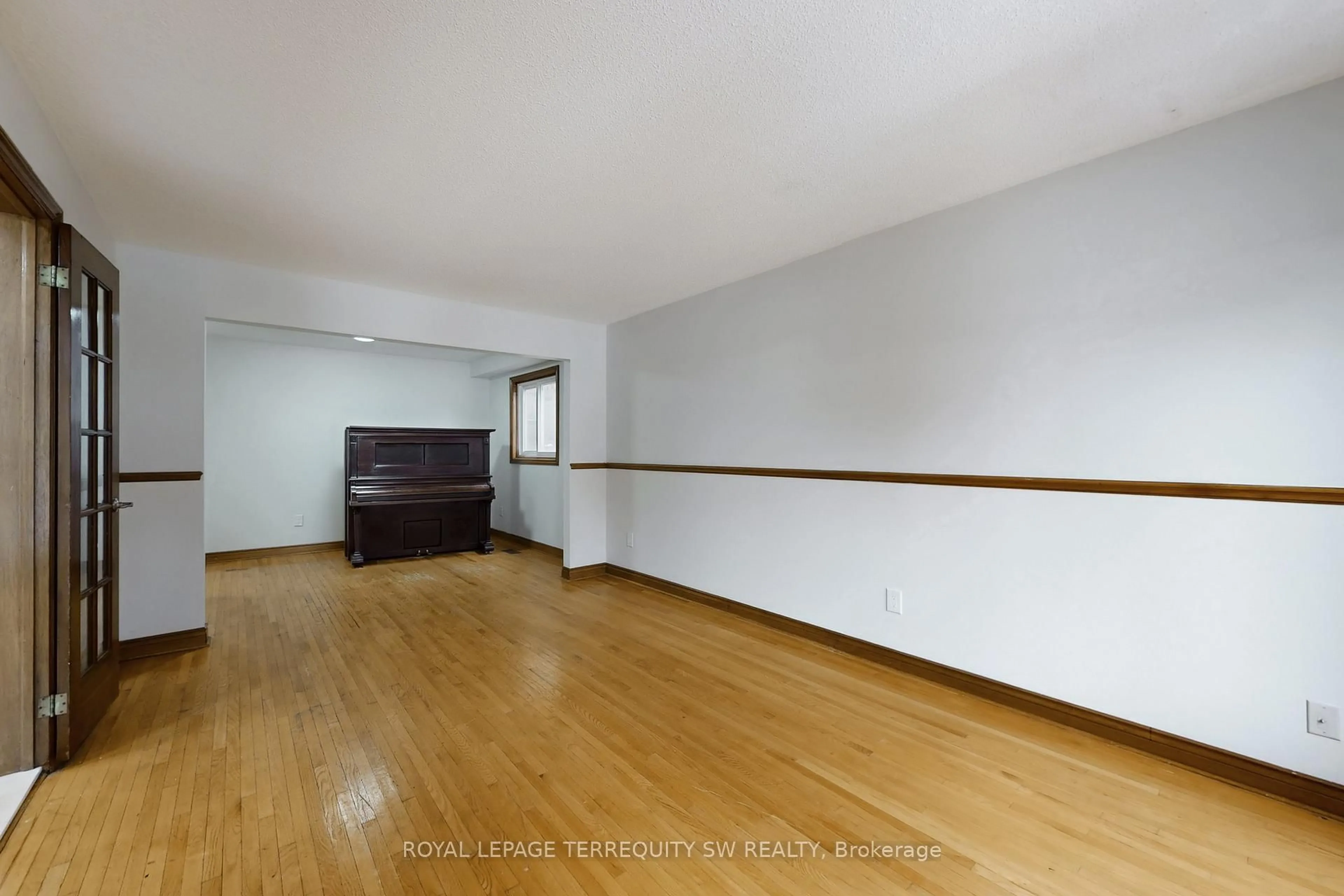 A pic of a room for 327a Beechgrove Dr, Toronto Ontario M1E 4A2