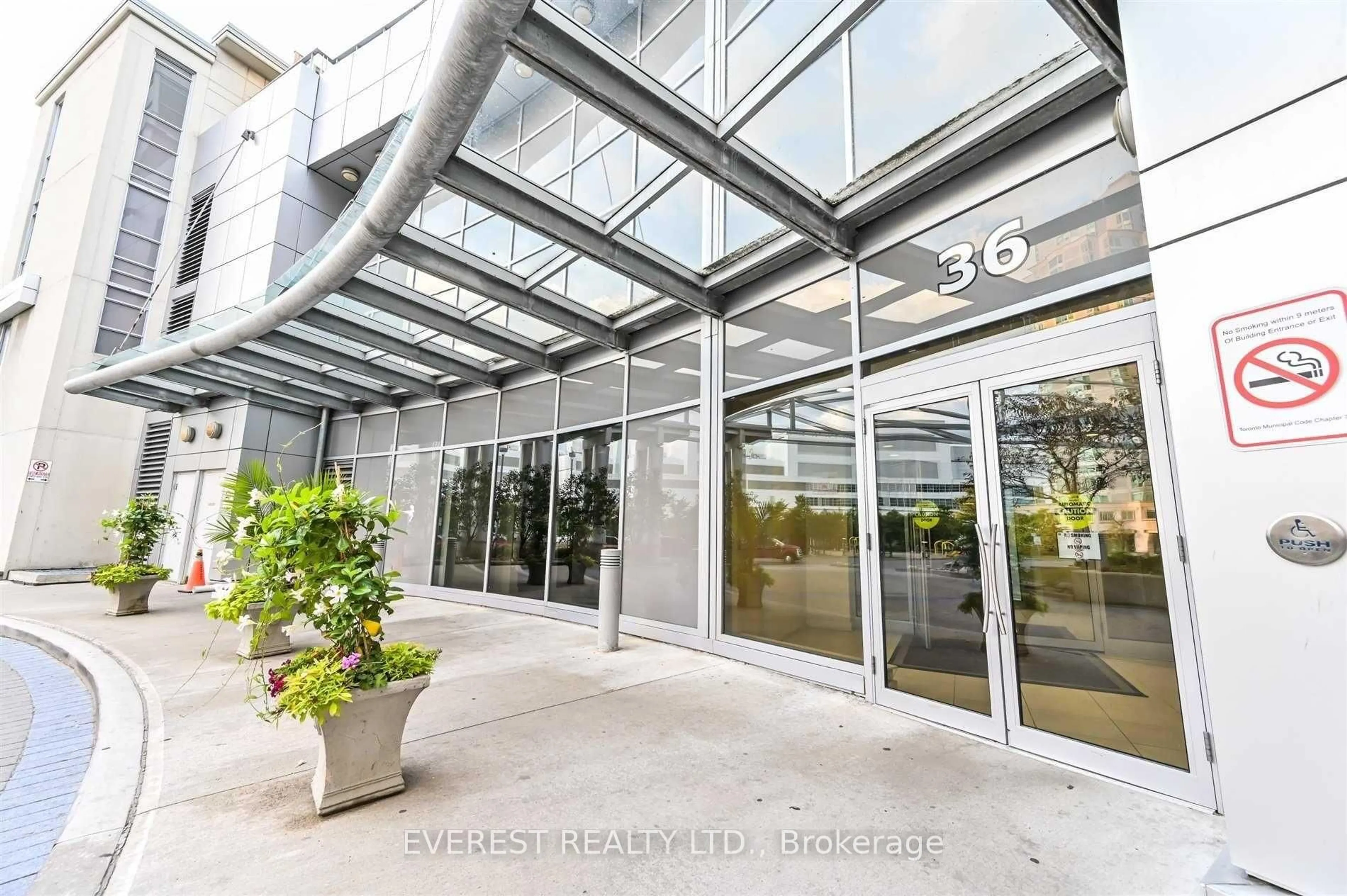Indoor foyer for 36 Lee Centre Dr #2506, Toronto Ontario M1H 3K2