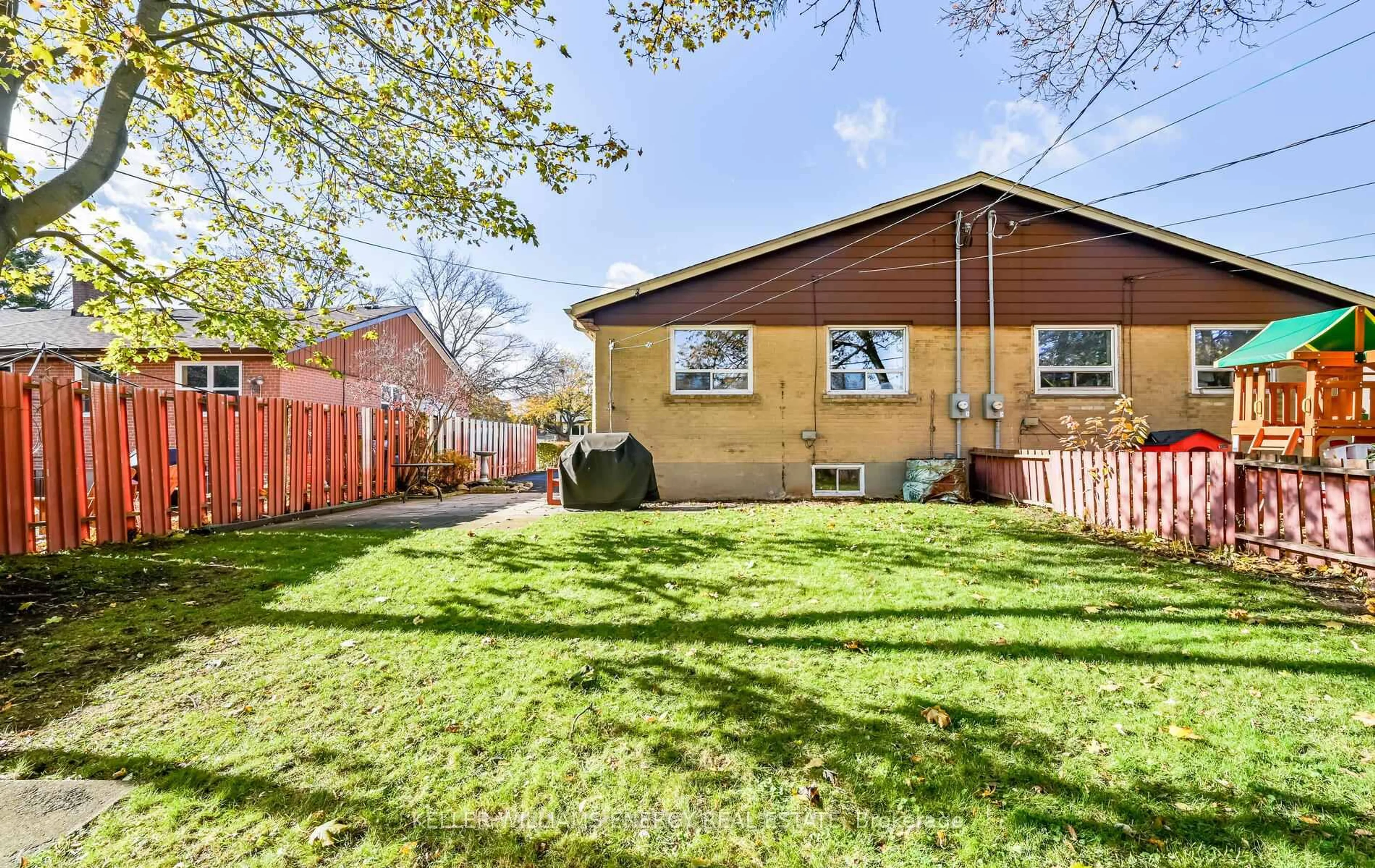 Patio, street for 37 Billingsgate Cres, Ajax Ontario L1S 2R7