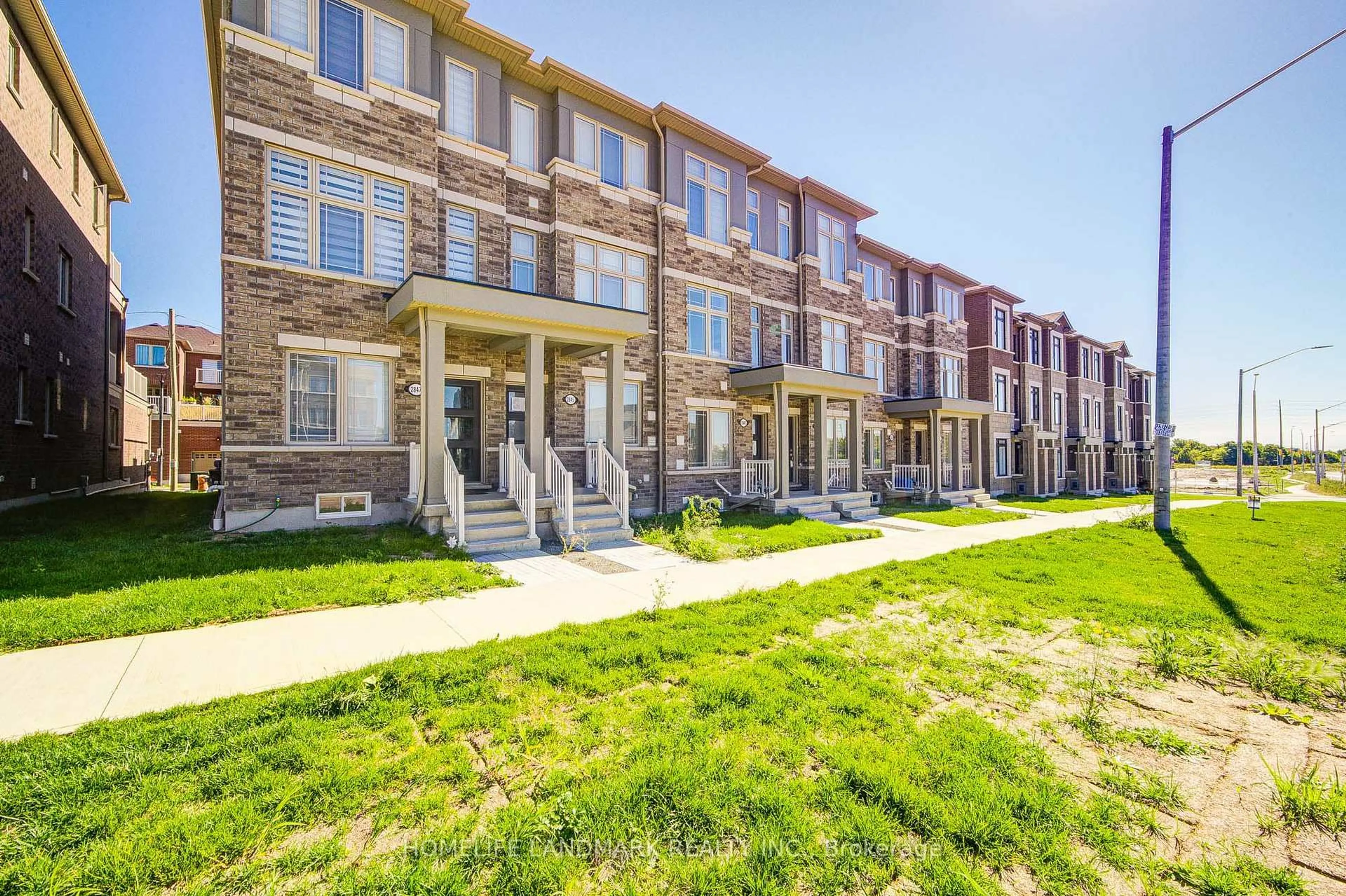 Patio, building for 2845 Whites Rd, Pickering Ontario L0H 1J0