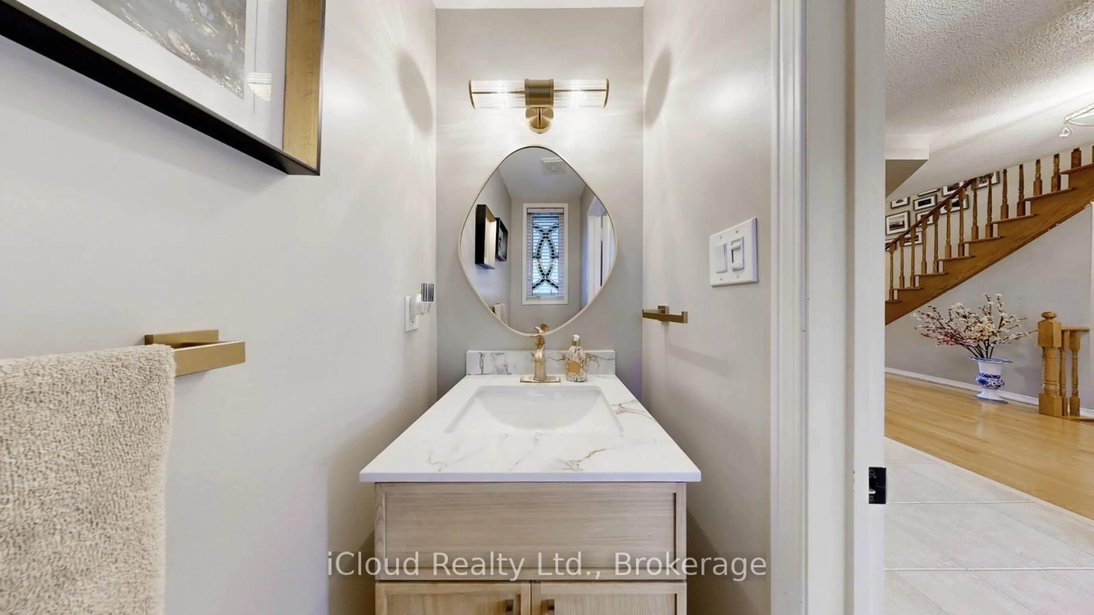 Contemporary bathroom, ceramic/tile floor for 33 Alden Sq, Ajax Ontario L1T 4Z2