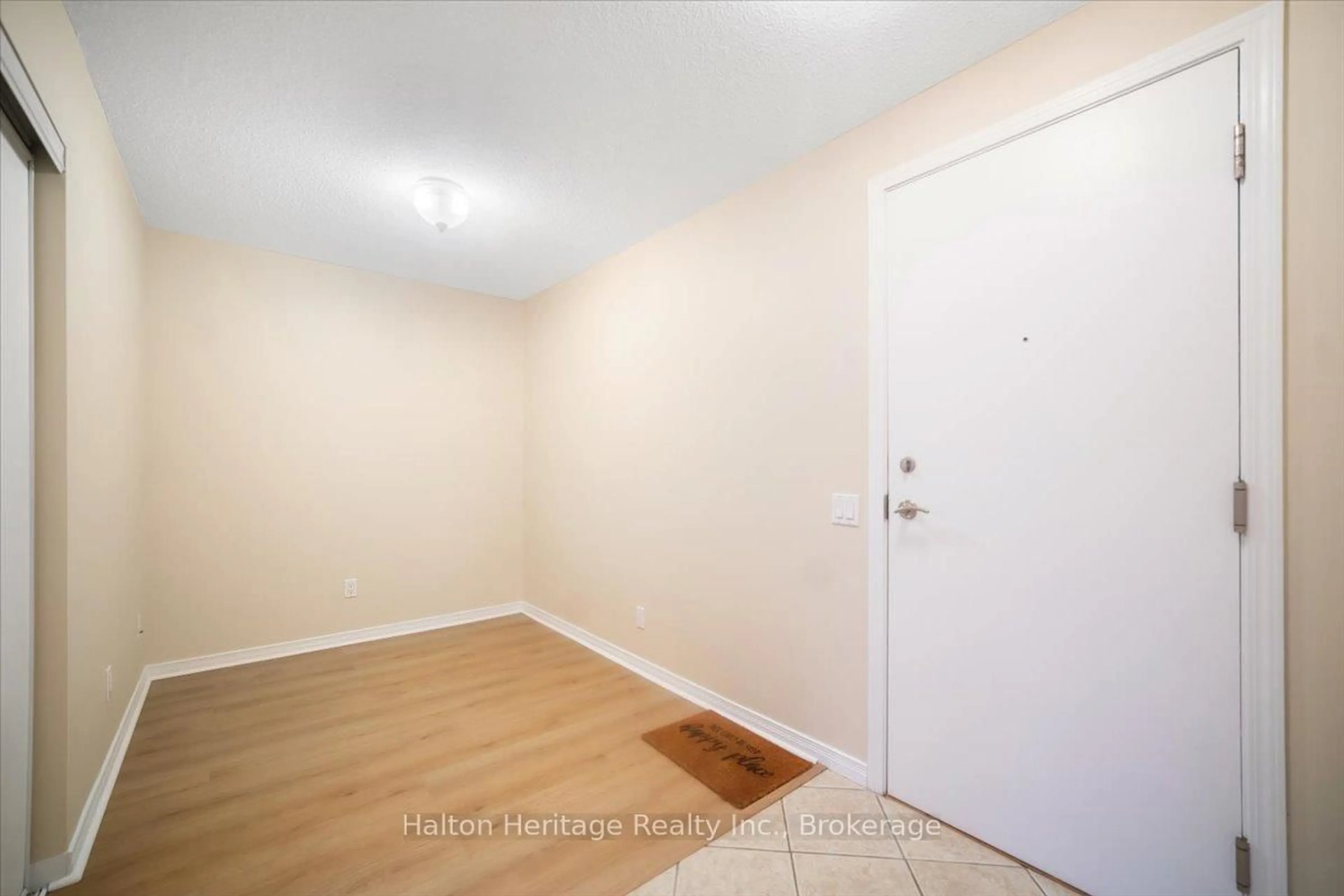 Indoor entryway for 1200 The Esplanade #309, Pickering Ontario L1V 6V3