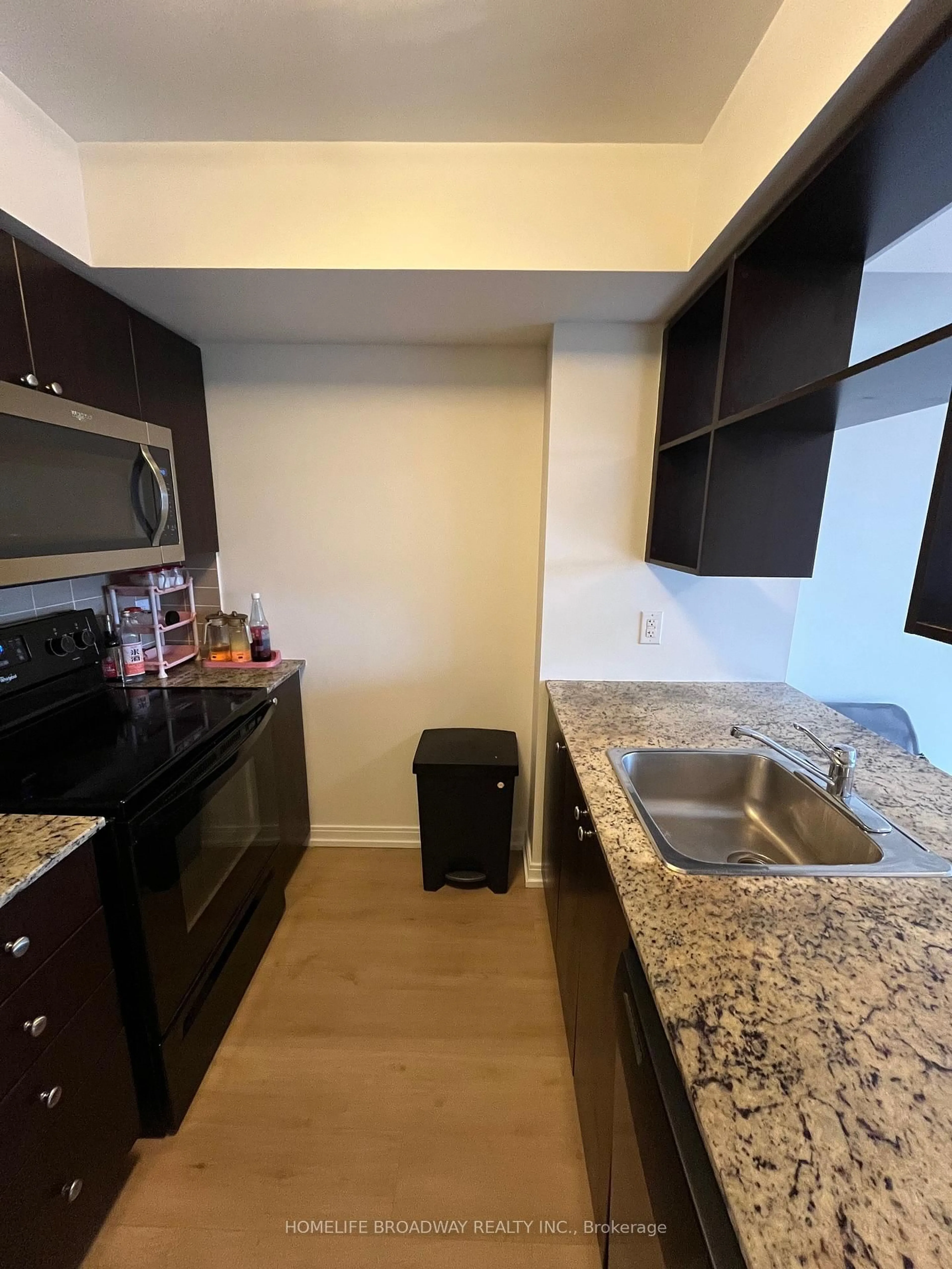 Standard kitchen, unknown for 151 Village Green Sq #1805, Toronto Ontario M1S 0K5