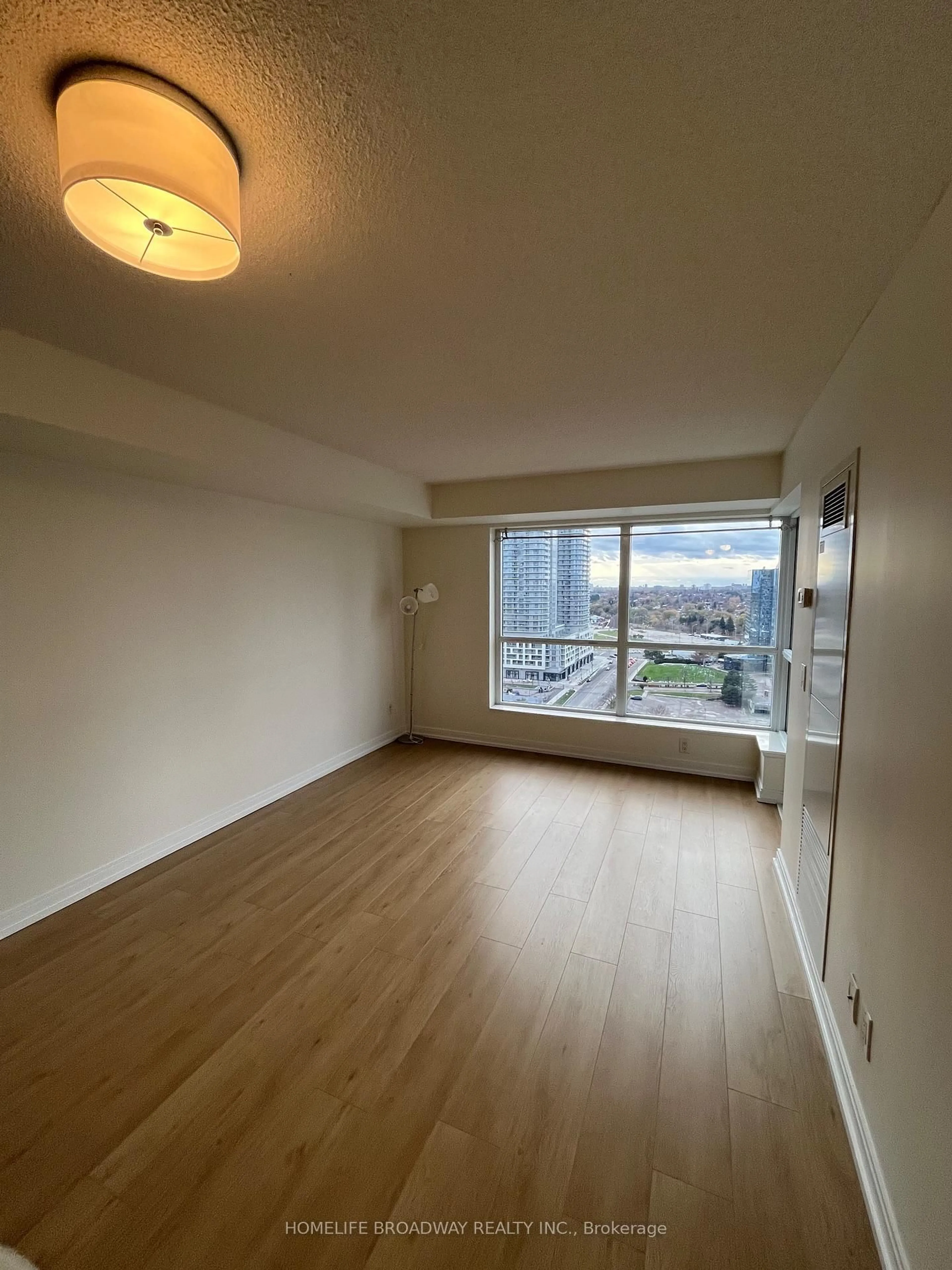 A pic of a room for 151 Village Green Sq #1805, Toronto Ontario M1S 0K5