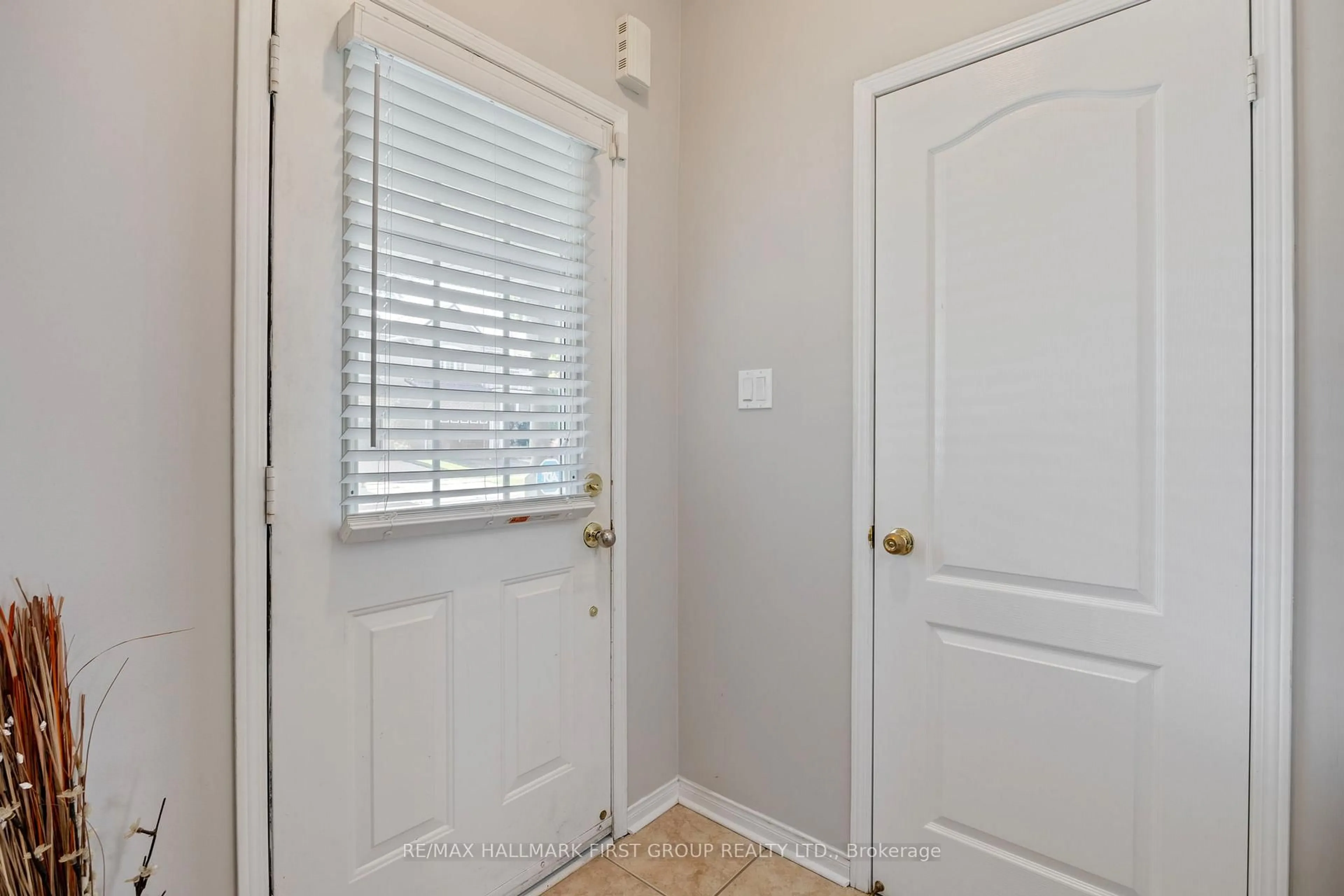 Indoor entryway for 35 Salt Dr, Ajax Ontario L1S 7P5