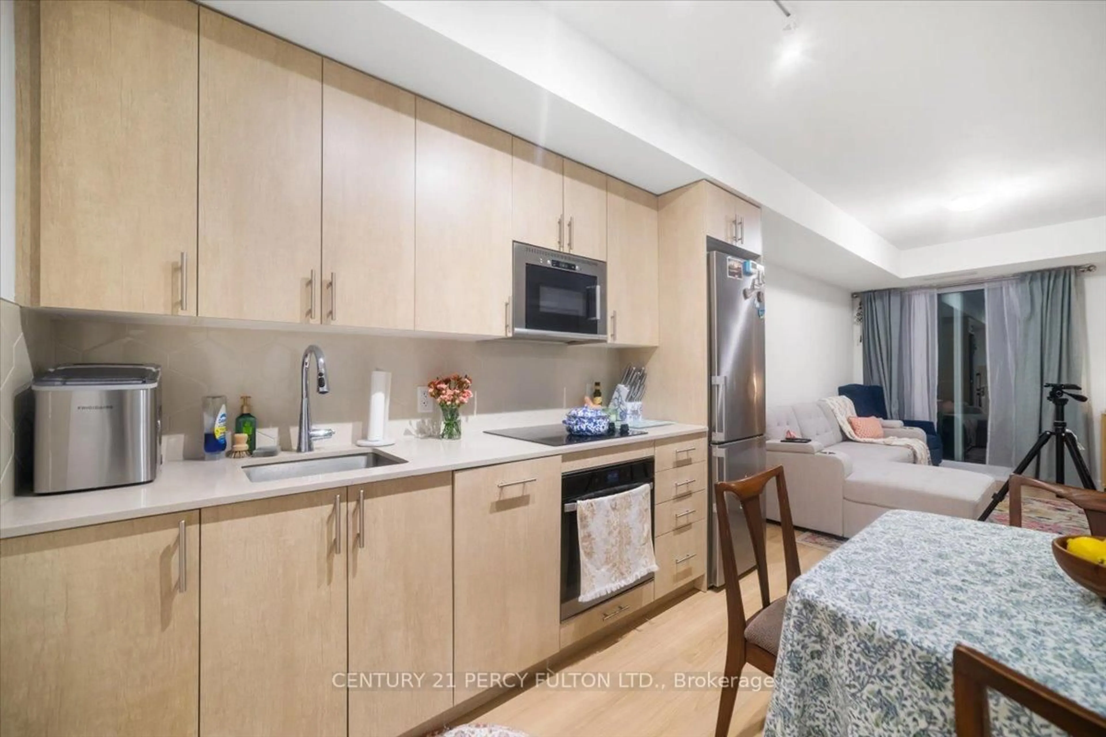 Standard kitchen, unknown for 2545 Simcoe St #2413, Oshawa Ontario L1L 0W3