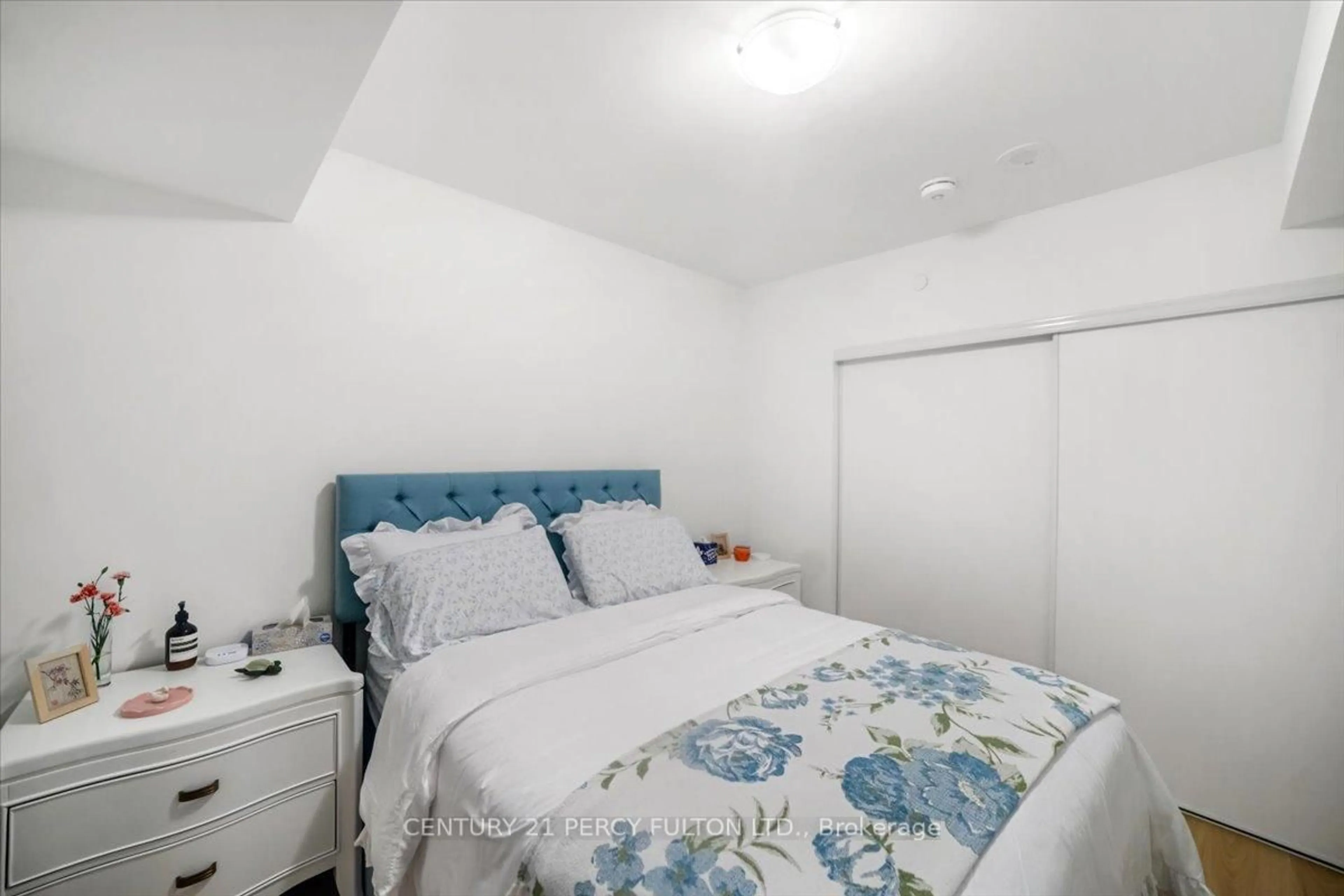 Bedroom with bed, unknown for 2545 Simcoe St #2413, Oshawa Ontario L1L 0W3