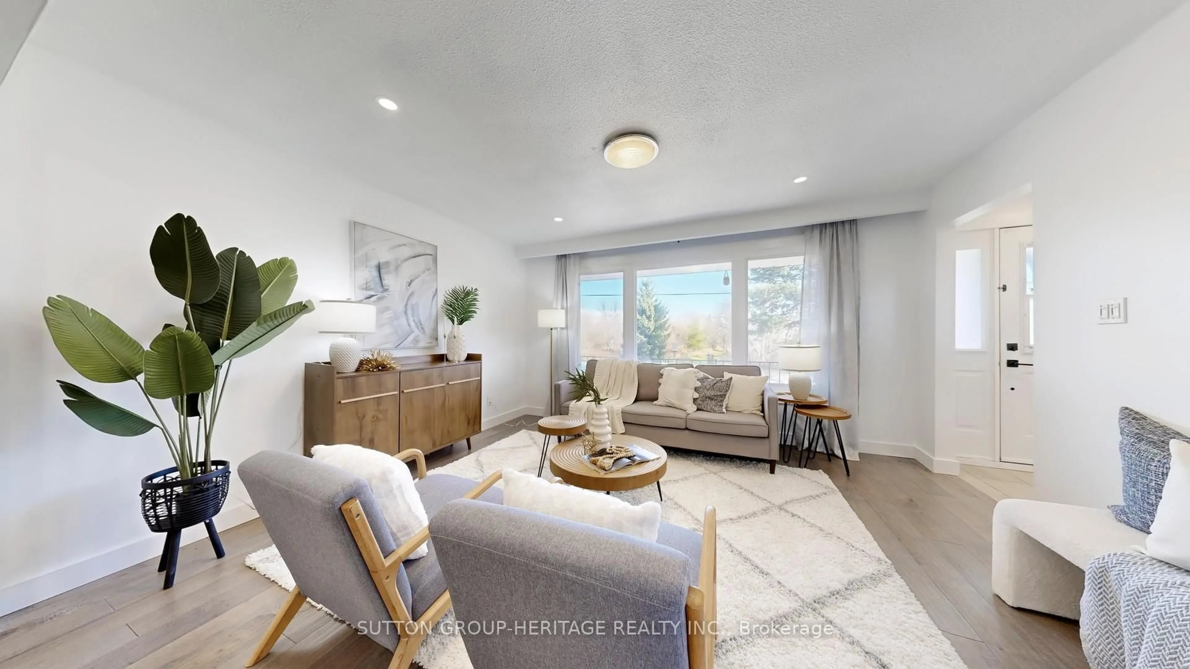 Living room with furniture, unknown for 584 Westshore Blvd, Pickering Ontario L1W 2T7