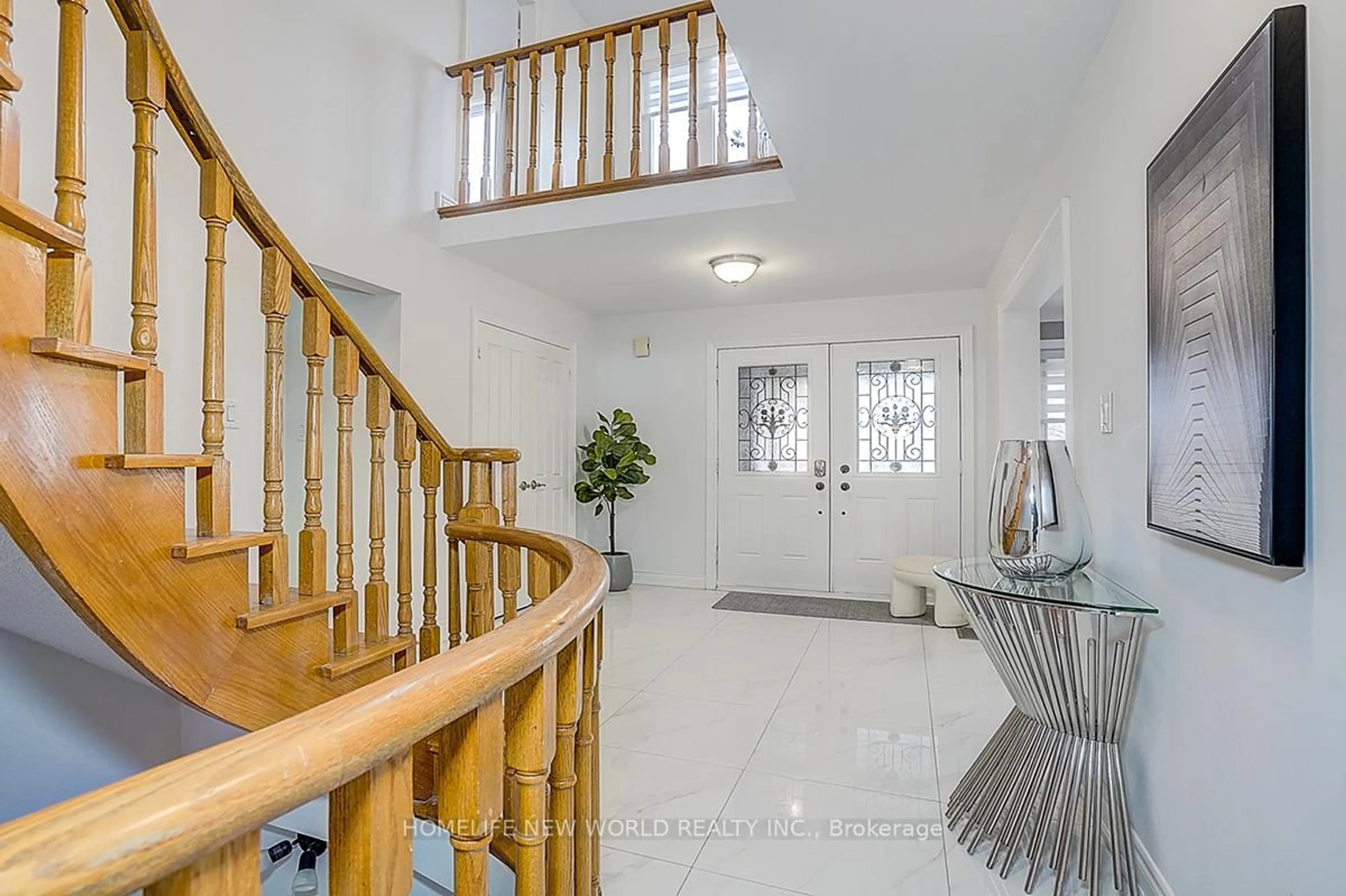 Indoor foyer for 3364 Brimley Rd, Toronto Ontario M1V 4X6