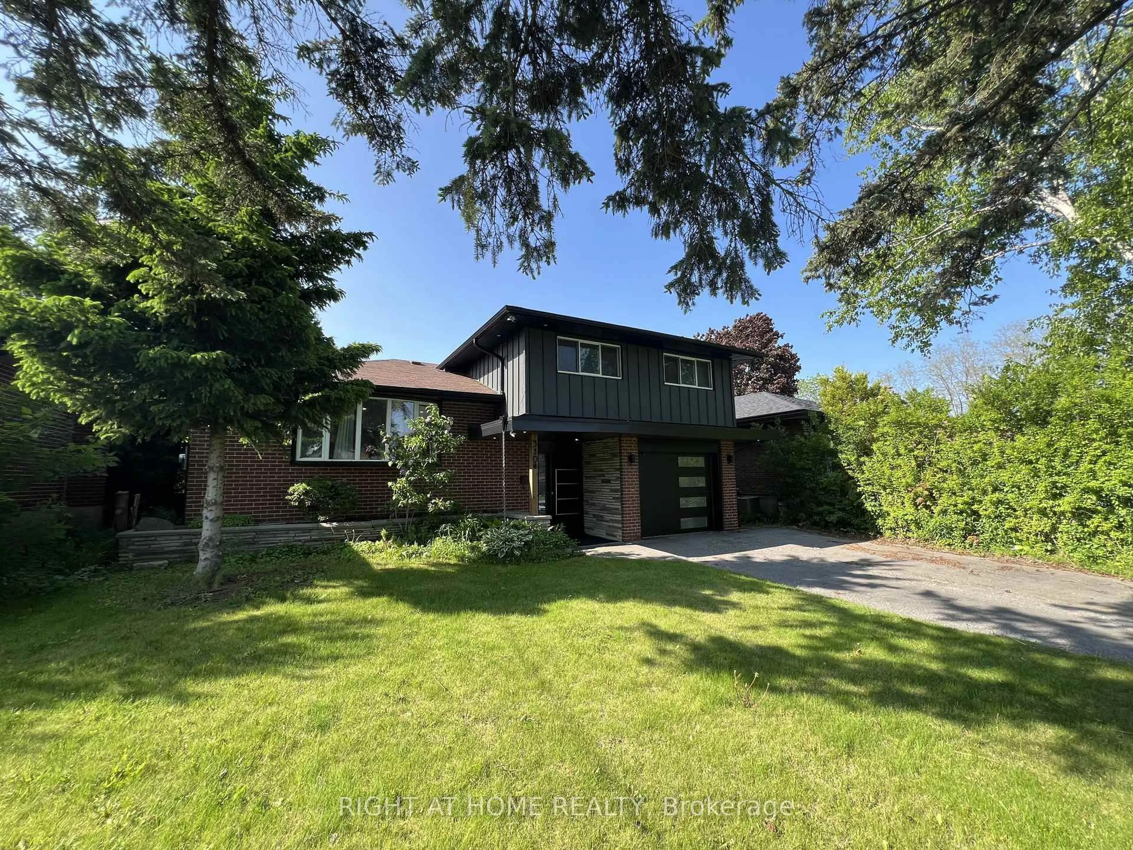 A pic from outside/outdoor area/front of a property/back of a property/a pic from drone, unknown for 310 Admiral Rd, Oshawa Ontario L1J 3A5