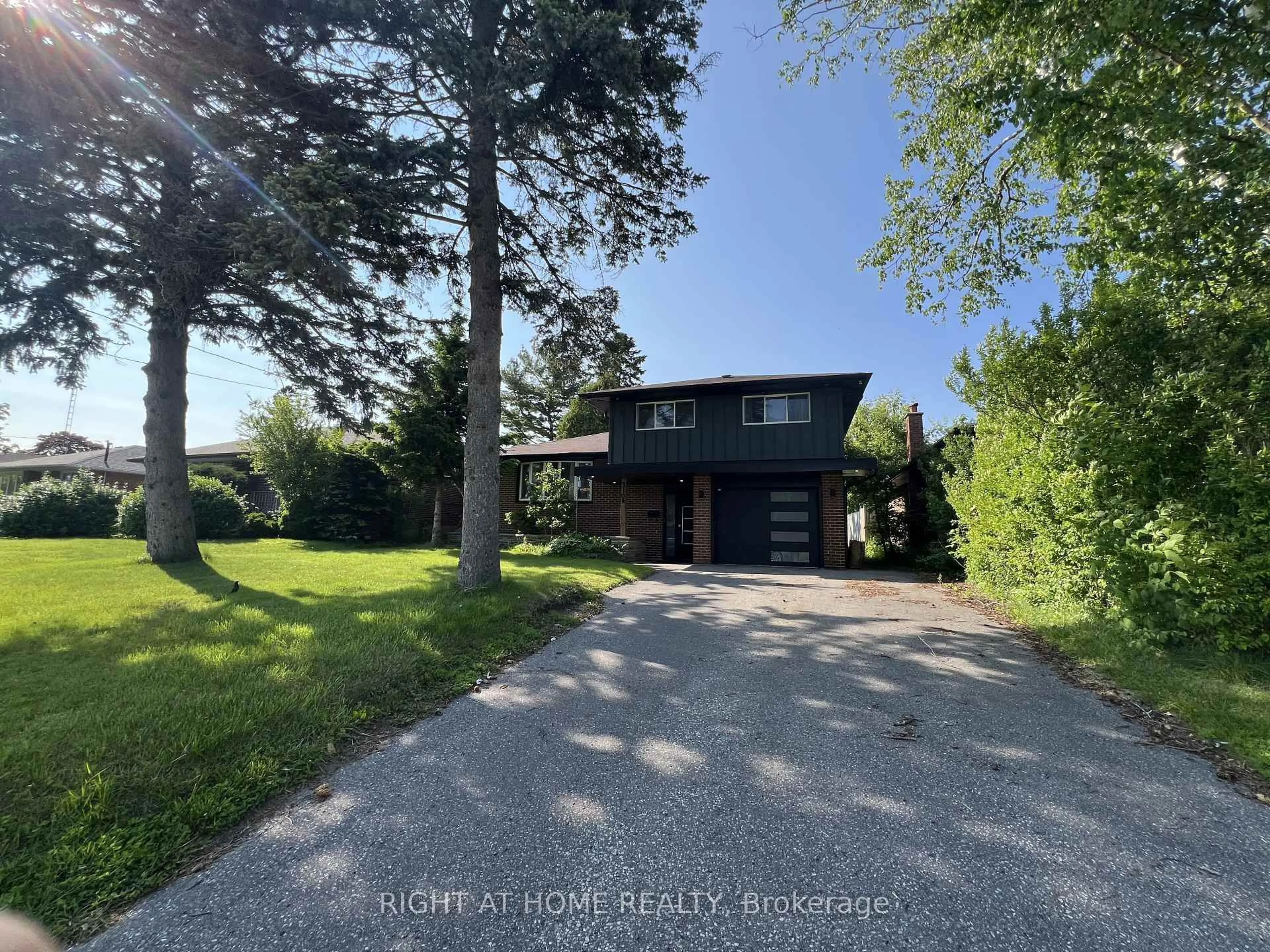 A pic from outside/outdoor area/front of a property/back of a property/a pic from drone, unknown for 310 Admiral Rd, Oshawa Ontario L1J 3A5