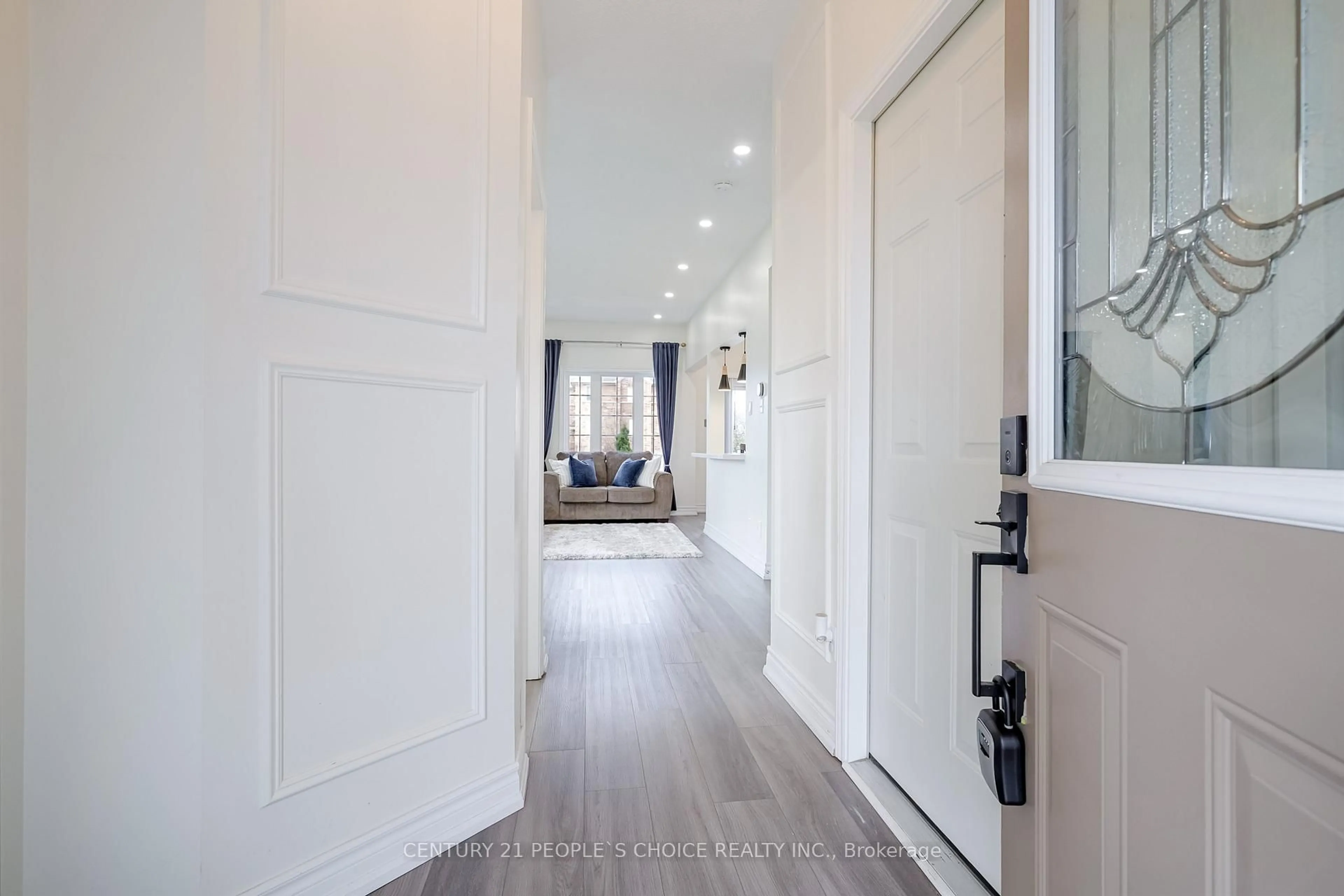 Indoor entryway for 38 Taft Pl, Clarington Ontario L1C 5M6