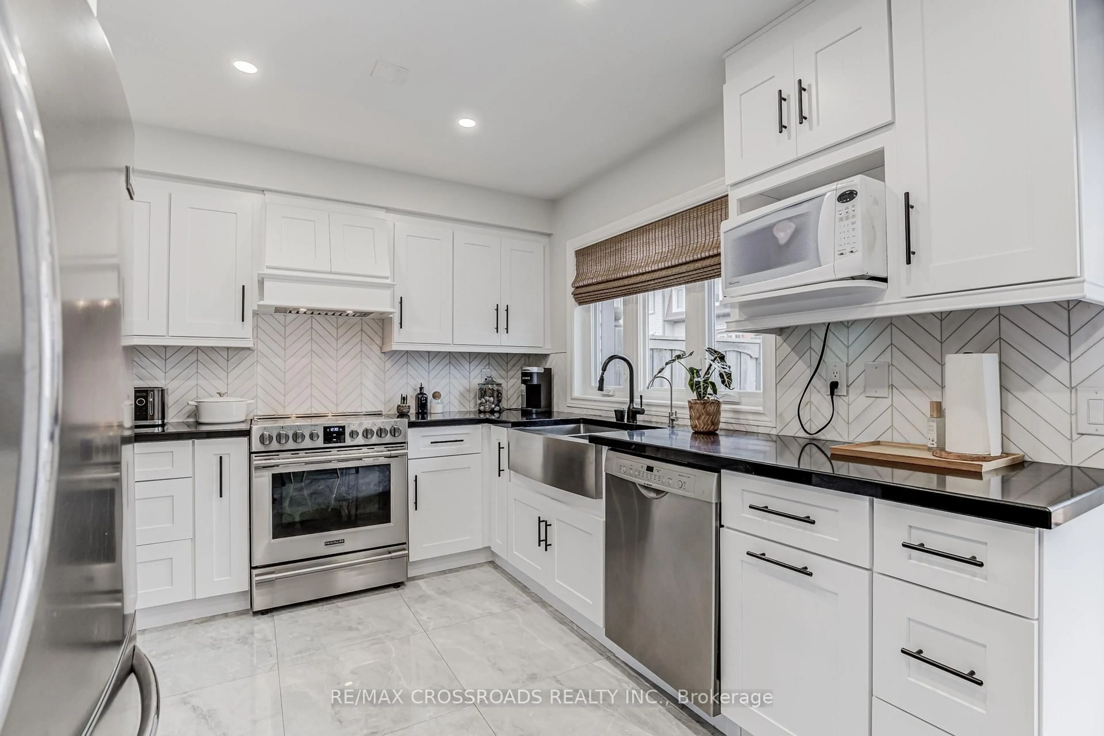 Open concept kitchen, ceramic/tile floor for 47 Port Union Rd, Toronto Ontario M1C 5J2