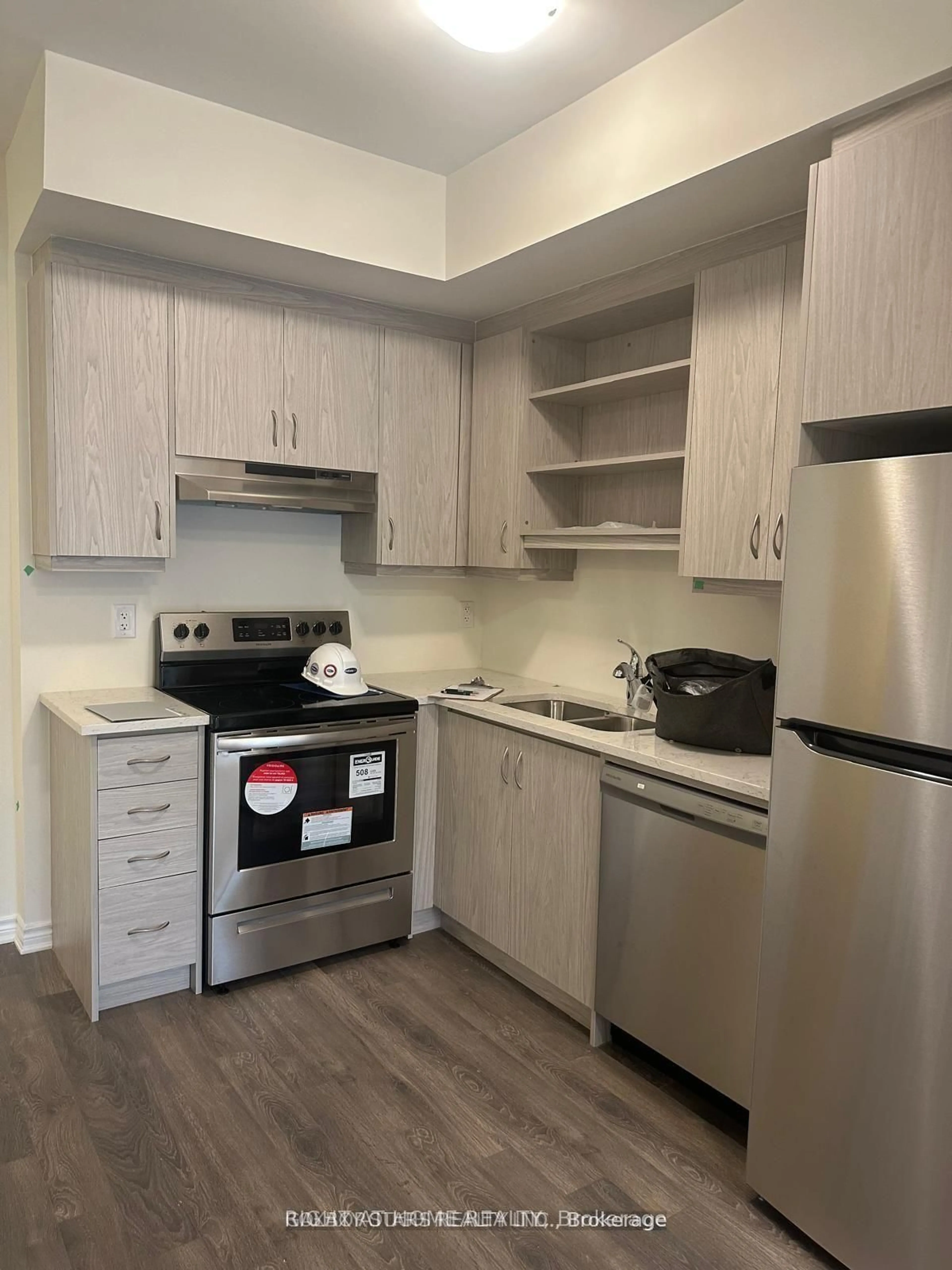 Standard kitchen, wood/laminate floor for 1081 Danforth Rd #135, Toronto Ontario M1J 2C7