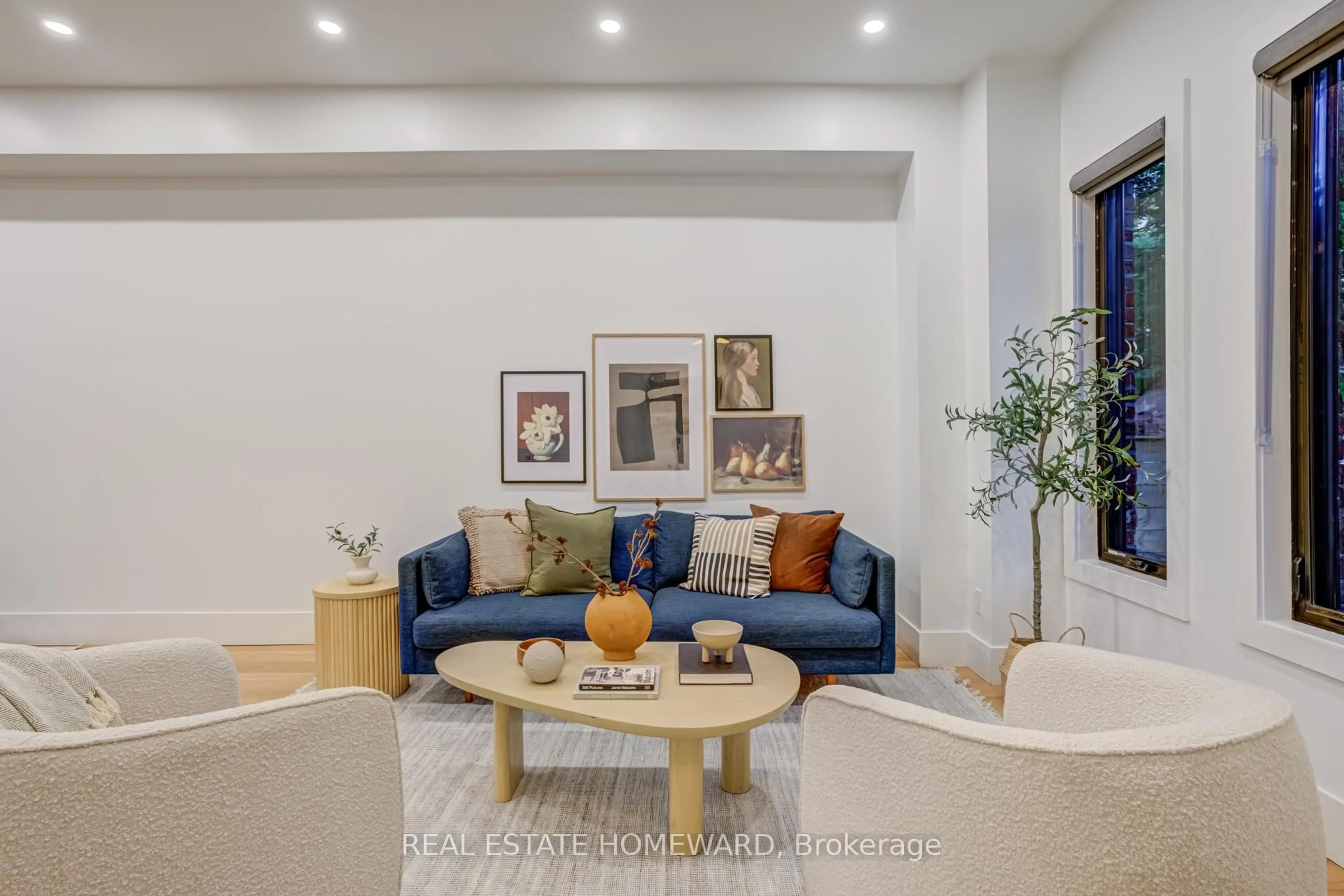 Living room with furniture, unknown for 46 Boulton Ave, Toronto Ontario M4M 2J5