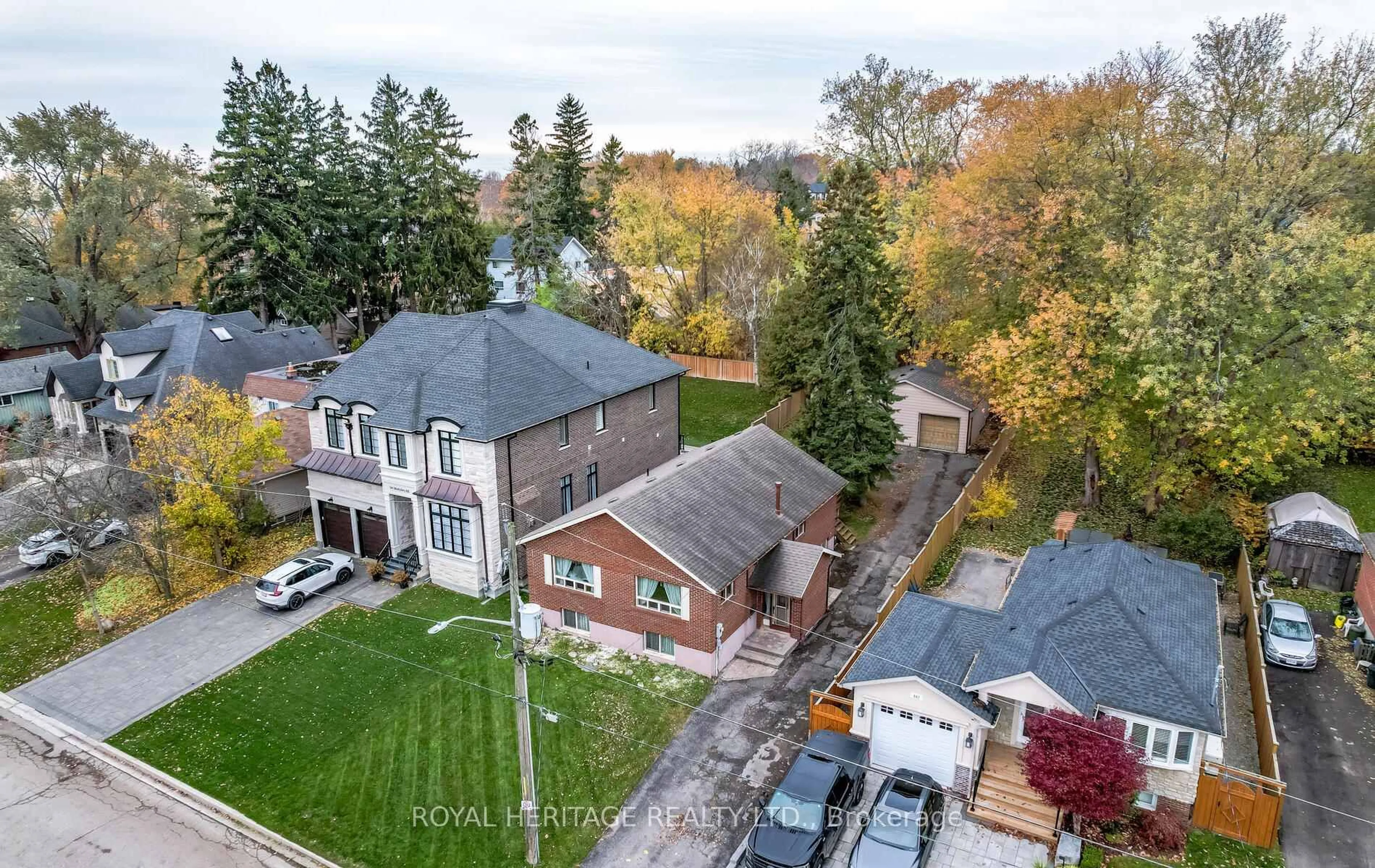 A pic from outside/outdoor area/front of a property/back of a property/a pic from drone, street for 548 Marksbury Rd, Pickering Ontario L1W 2S6