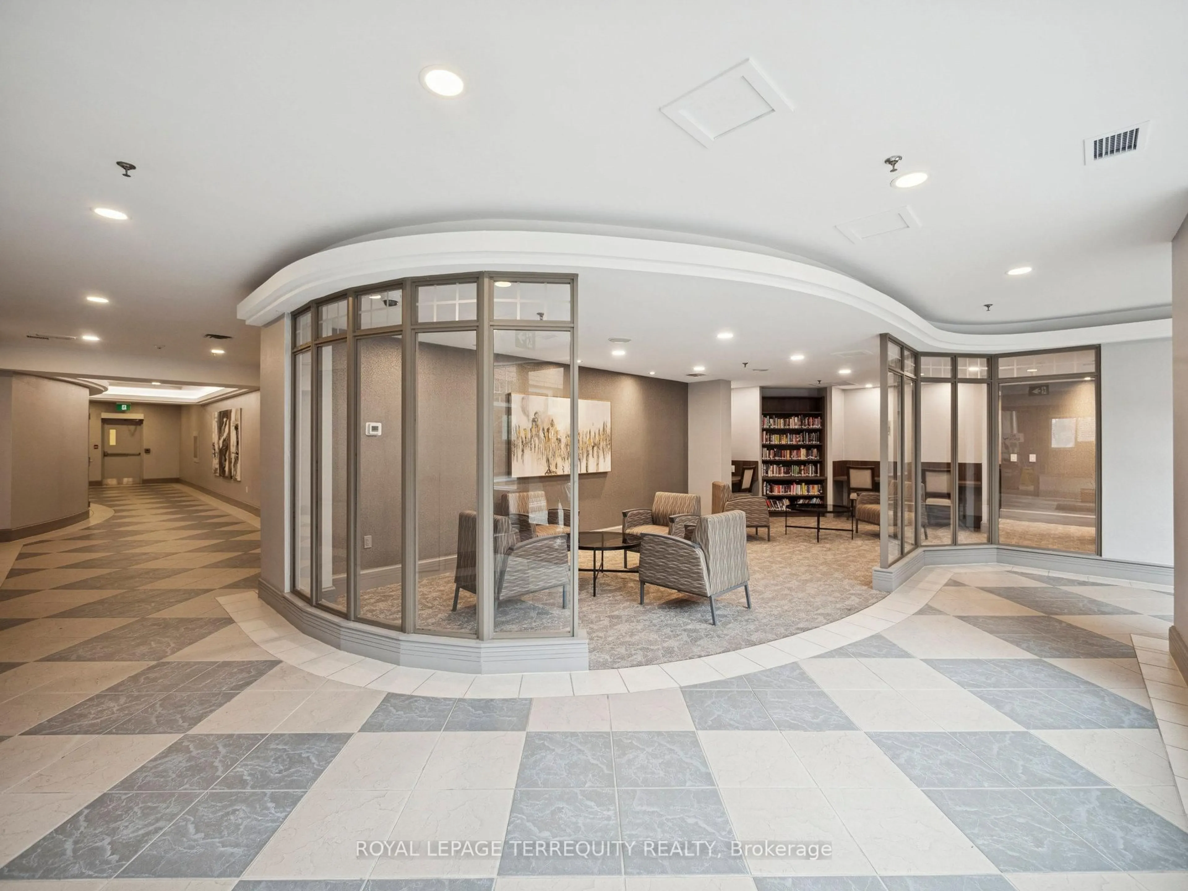 Indoor foyer for 123 Omni Dr #565, Toronto Ontario M1P 5A8