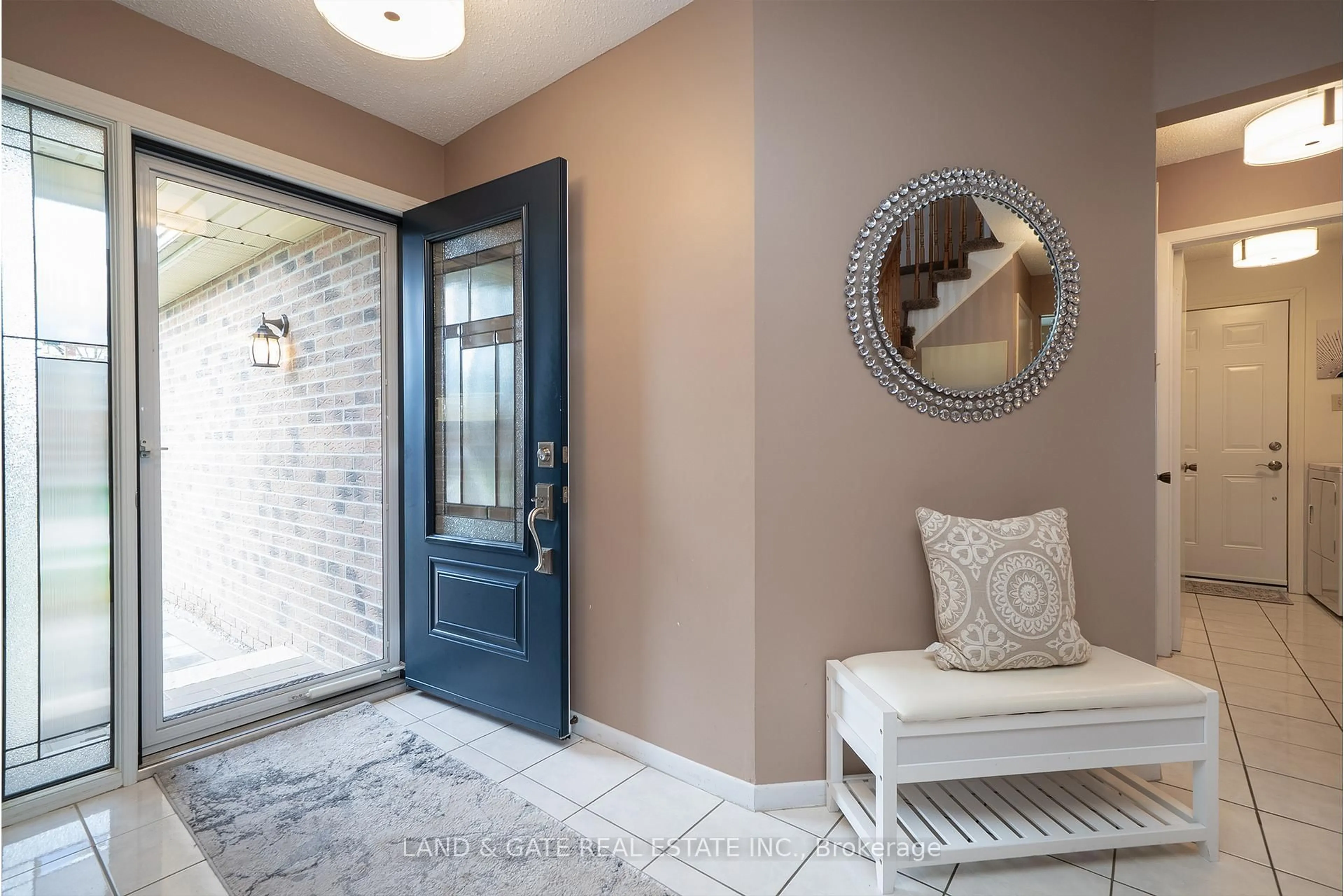Indoor entryway for 1301 Grovedale Crt, Pickering Ontario L1X 1G9