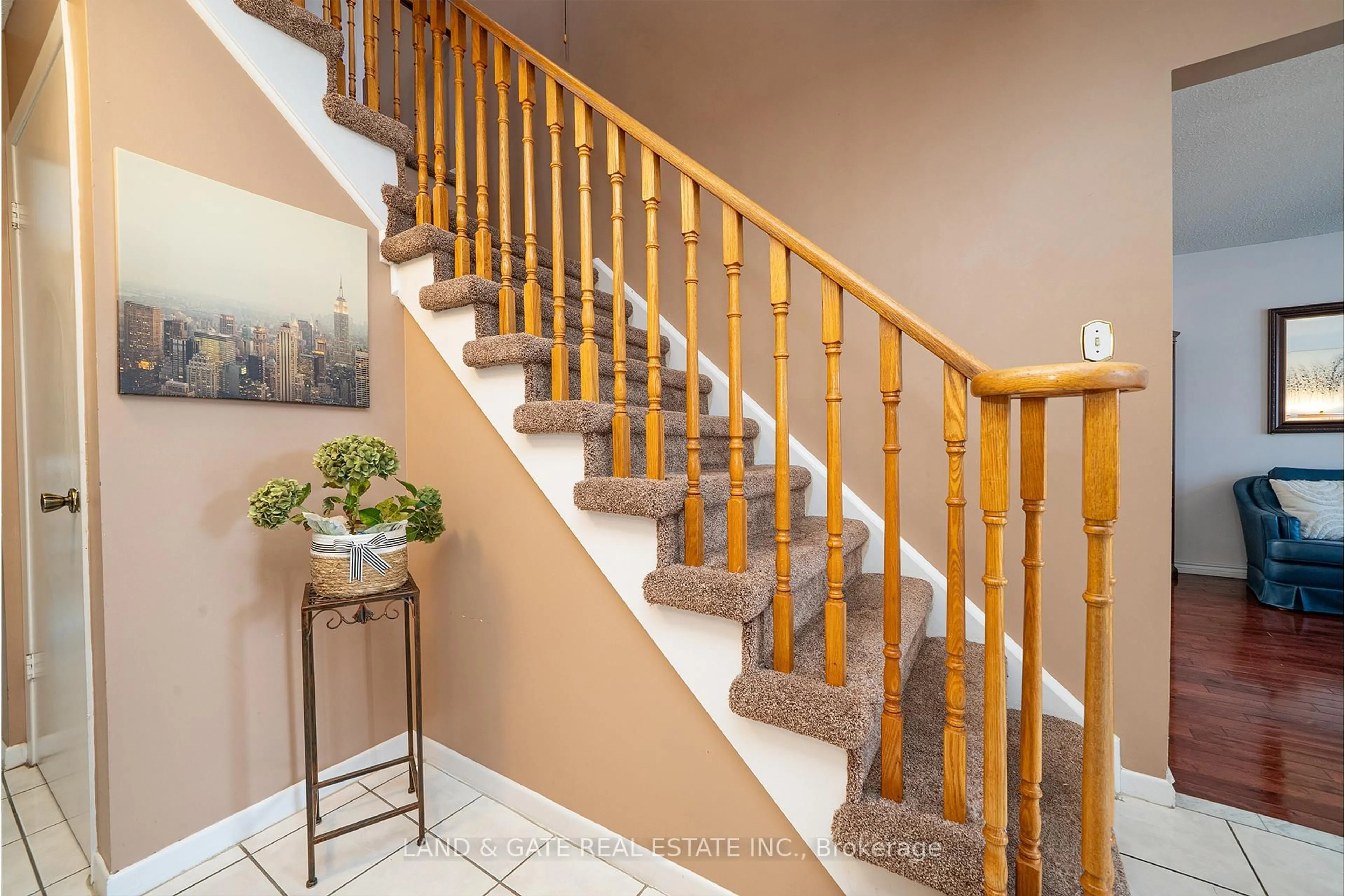 Stairs for 1301 Grovedale Crt, Pickering Ontario L1X 1G9