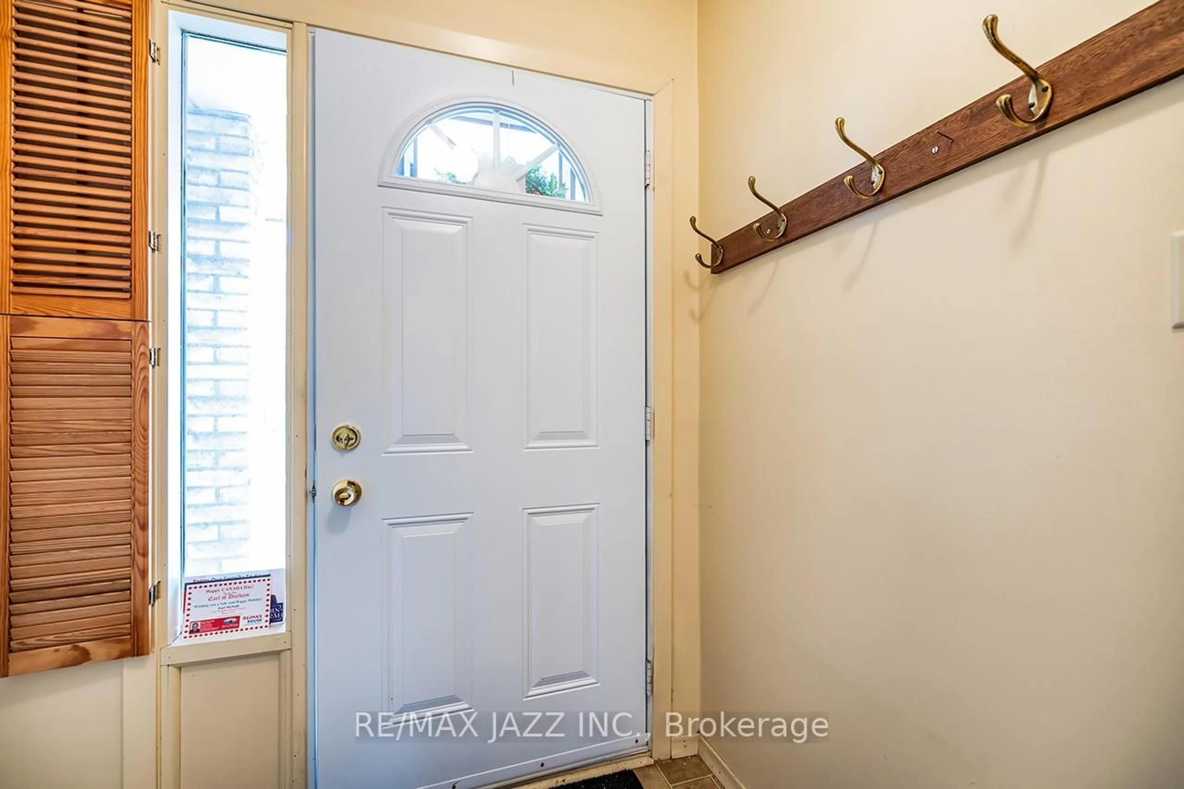 Indoor entryway for 1330 Trowbridge Dr #81, Oshawa Ontario L1G 7L1