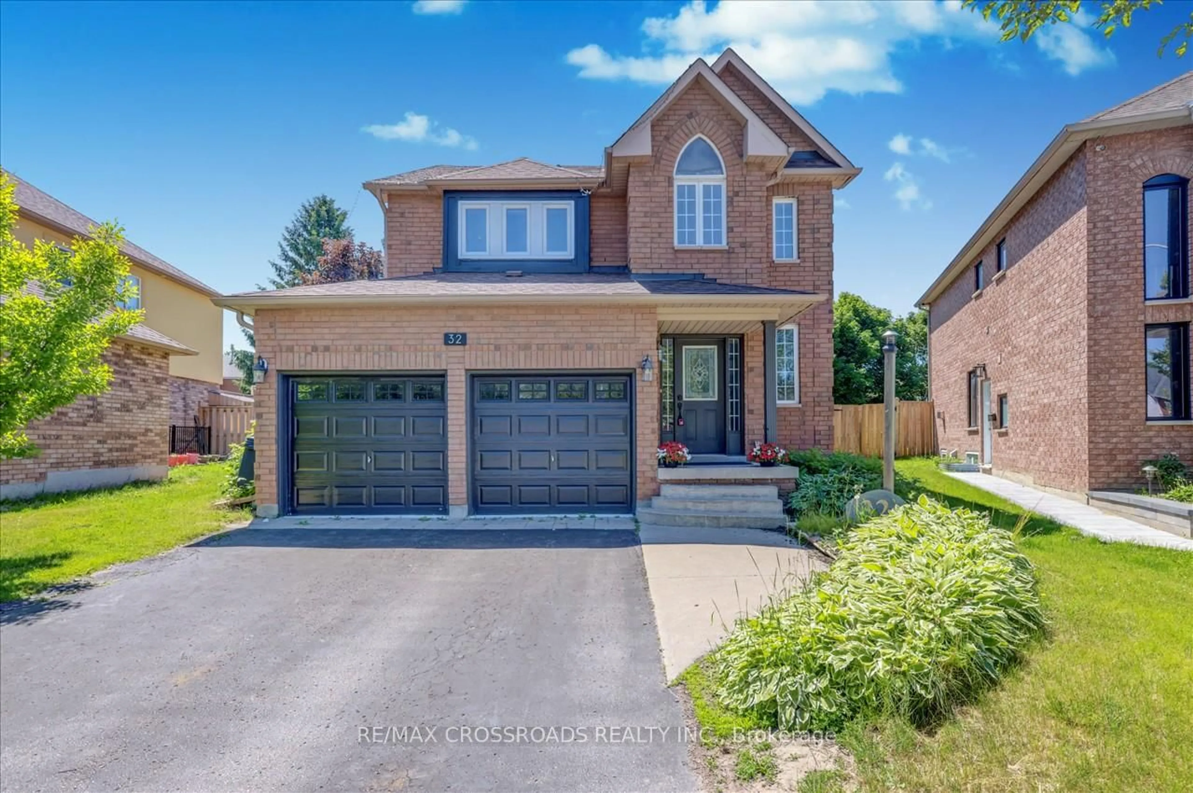 Home with brick exterior material, street for 32 Dart Crt, Clarington Ontario L1C 5C6