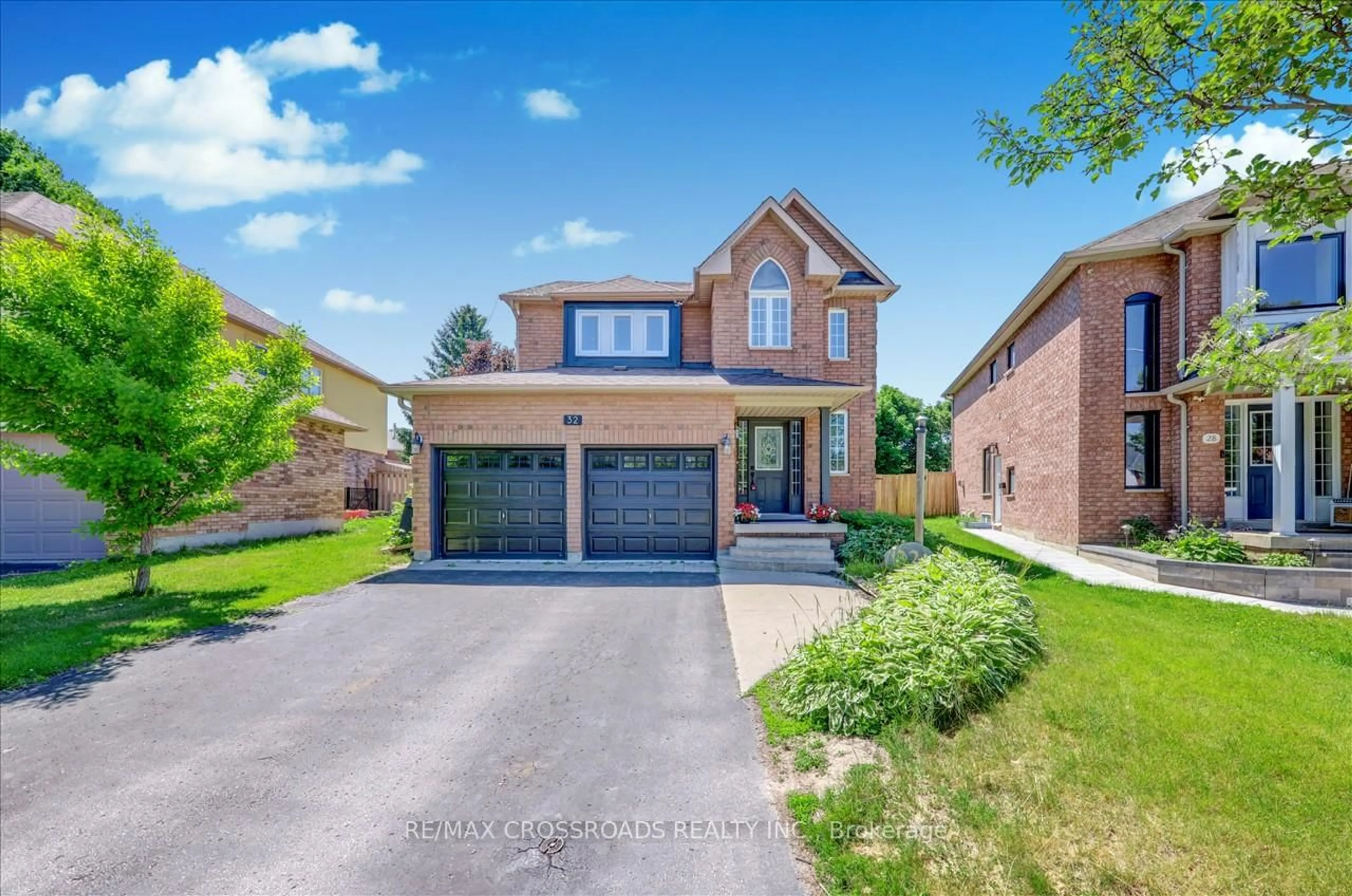Home with brick exterior material, street for 32 Dart Crt, Clarington Ontario L1C 5C6