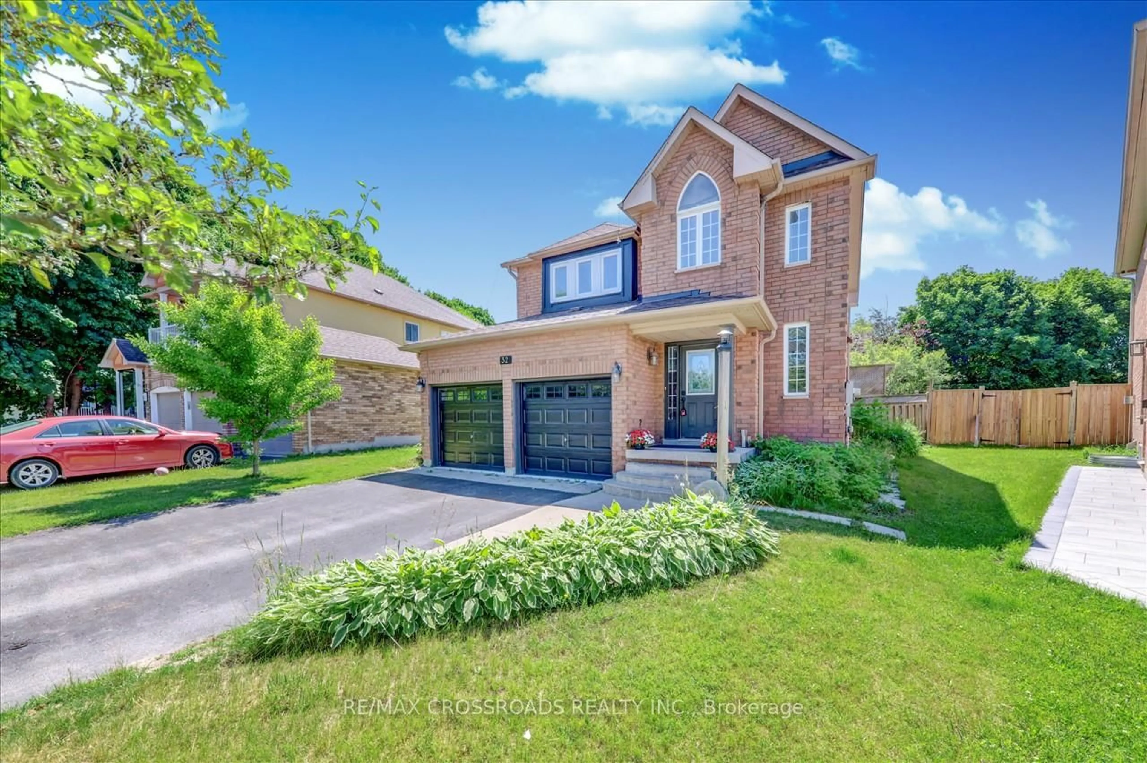 Home with brick exterior material, street for 32 Dart Crt, Clarington Ontario L1C 5C6