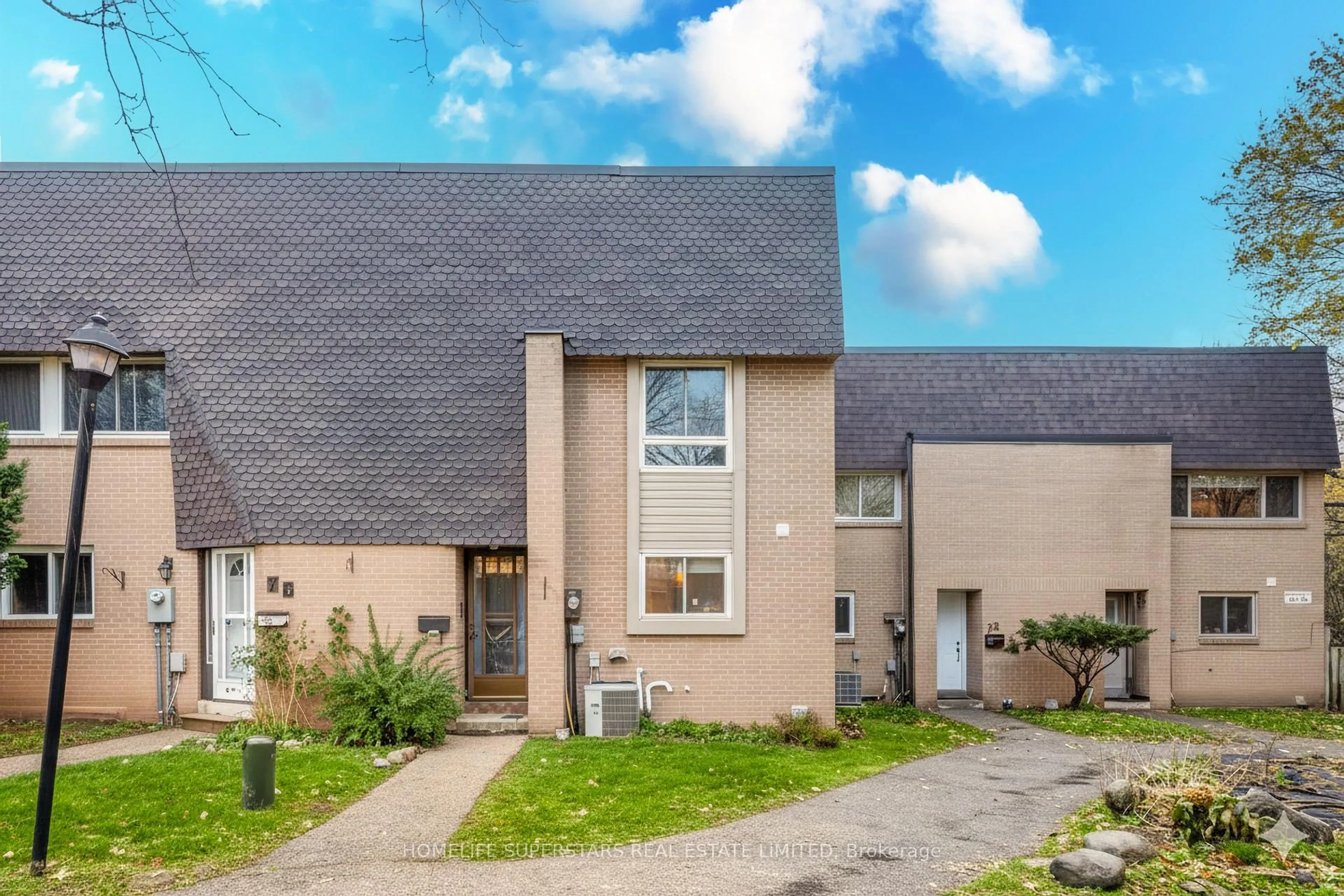 Unknown for 1235 Radom St, Pickering Ontario L1W 1J3