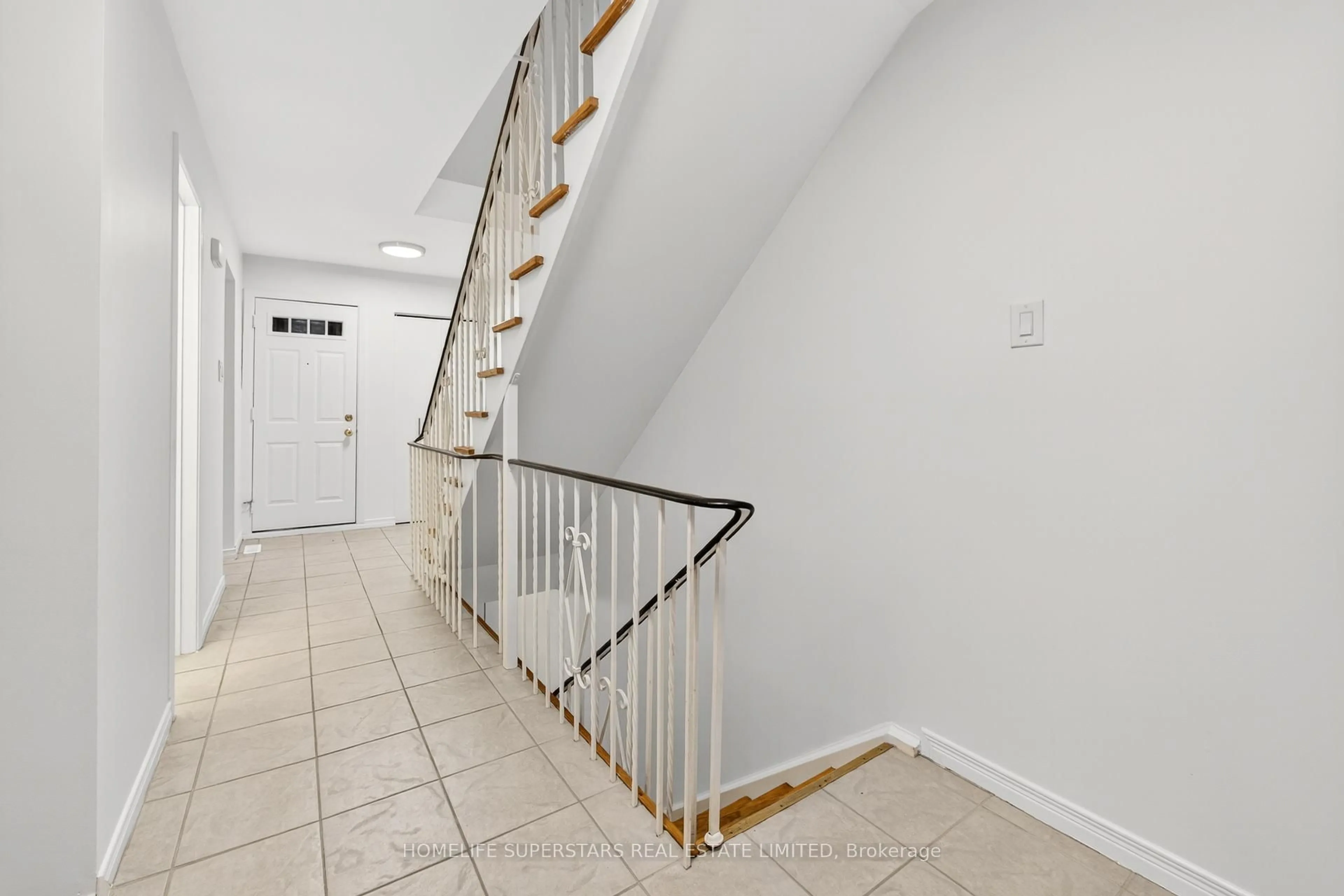 Unknown for 1235 Radom St, Pickering Ontario L1W 1J3