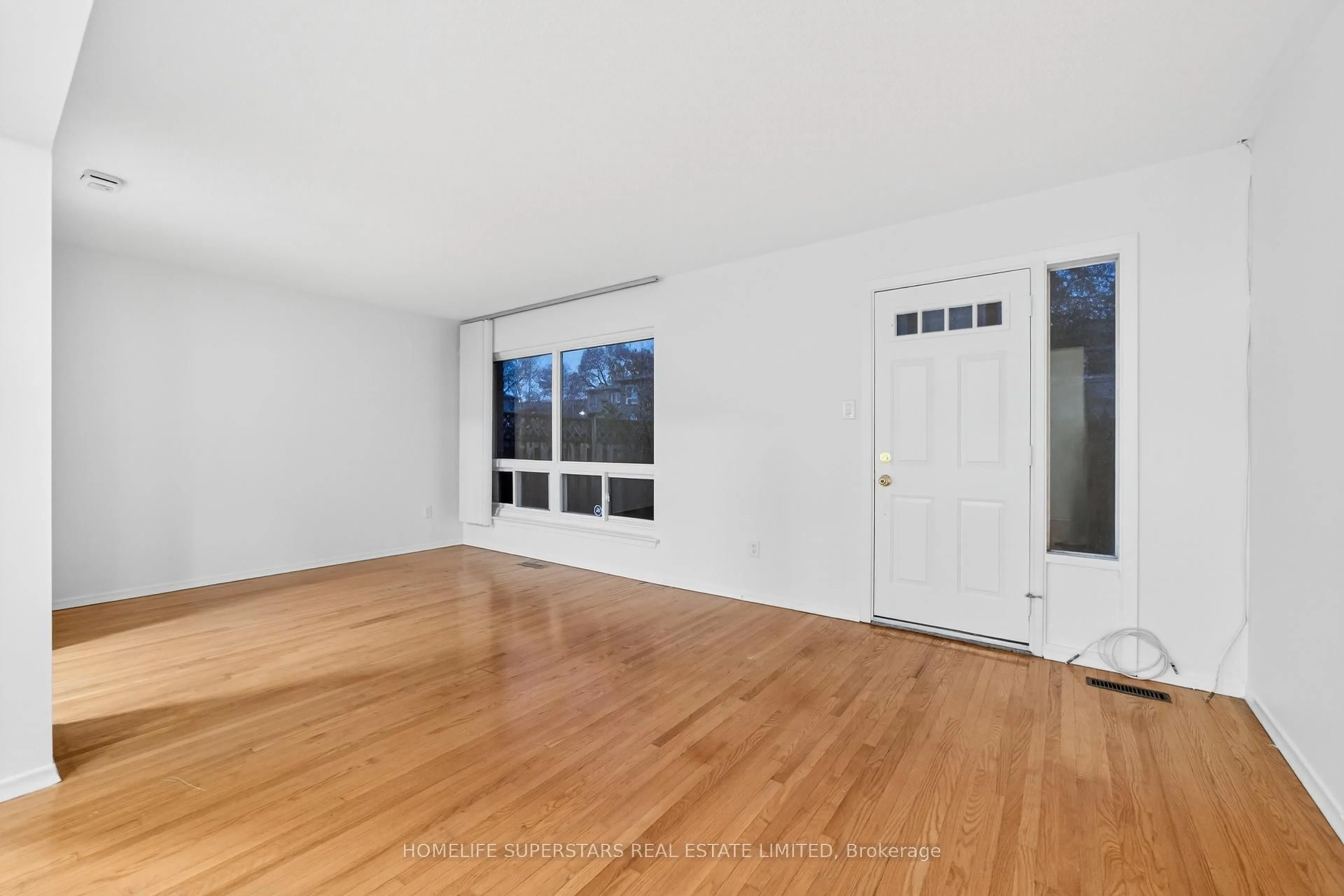 A pic of a room for 1235 Radom St, Pickering Ontario L1W 1J3