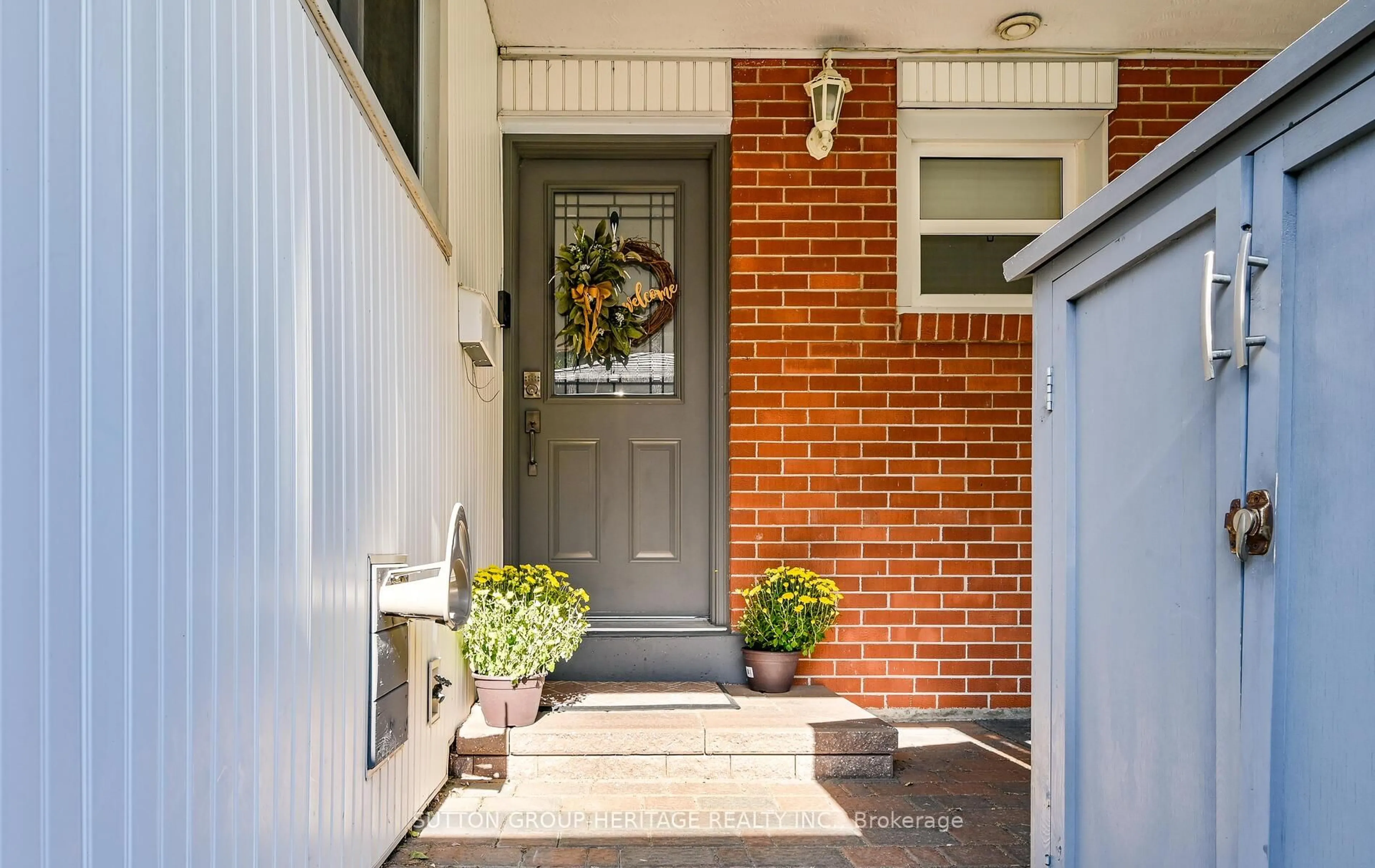 Home with brick exterior material, street for 452 Elizabeth St, Oshawa Ontario L1J 5T1