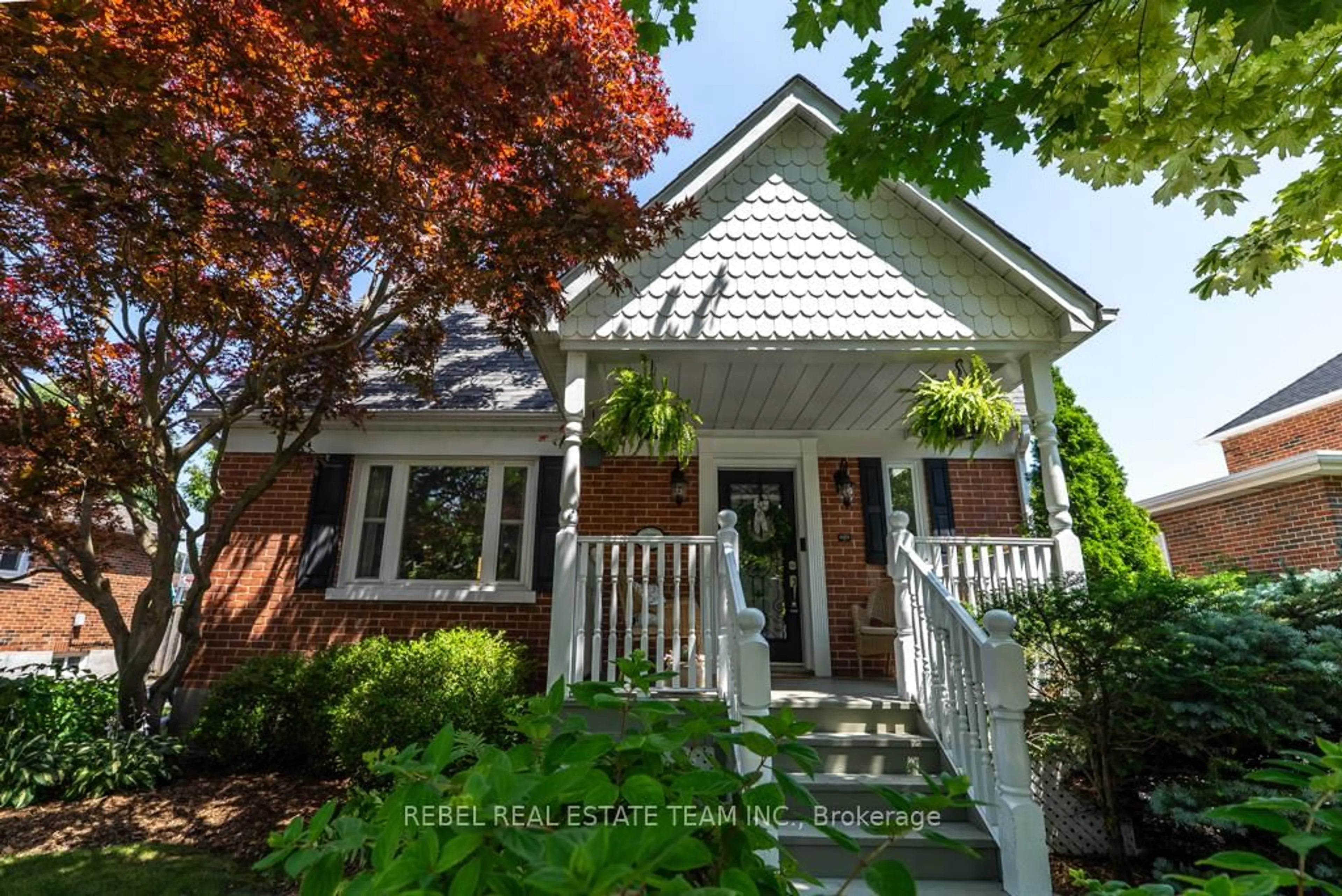 Home with brick exterior material, street for 831 Mary St, Oshawa Ontario L1G 5G5