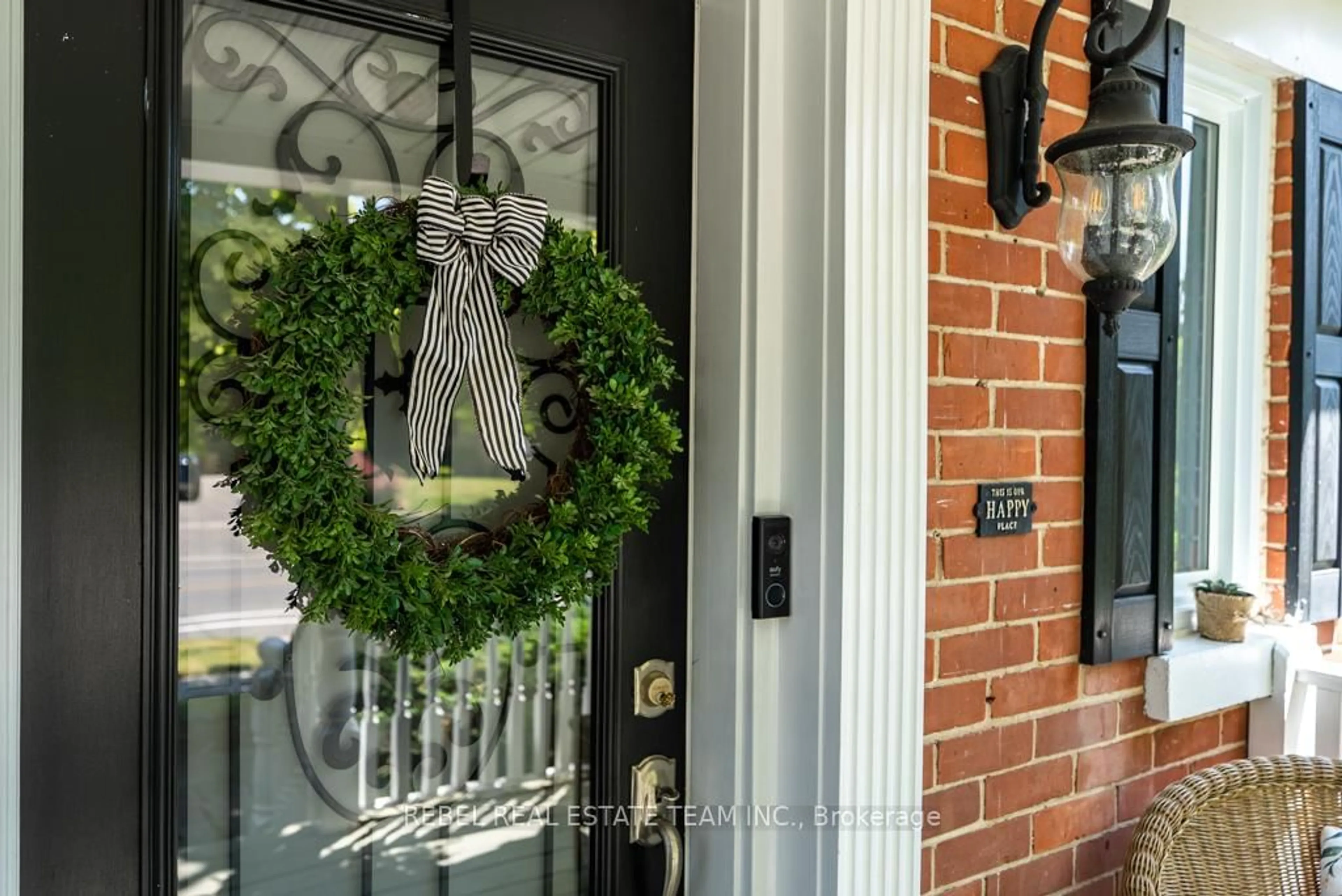 Indoor entryway for 831 Mary St, Oshawa Ontario L1G 5G5