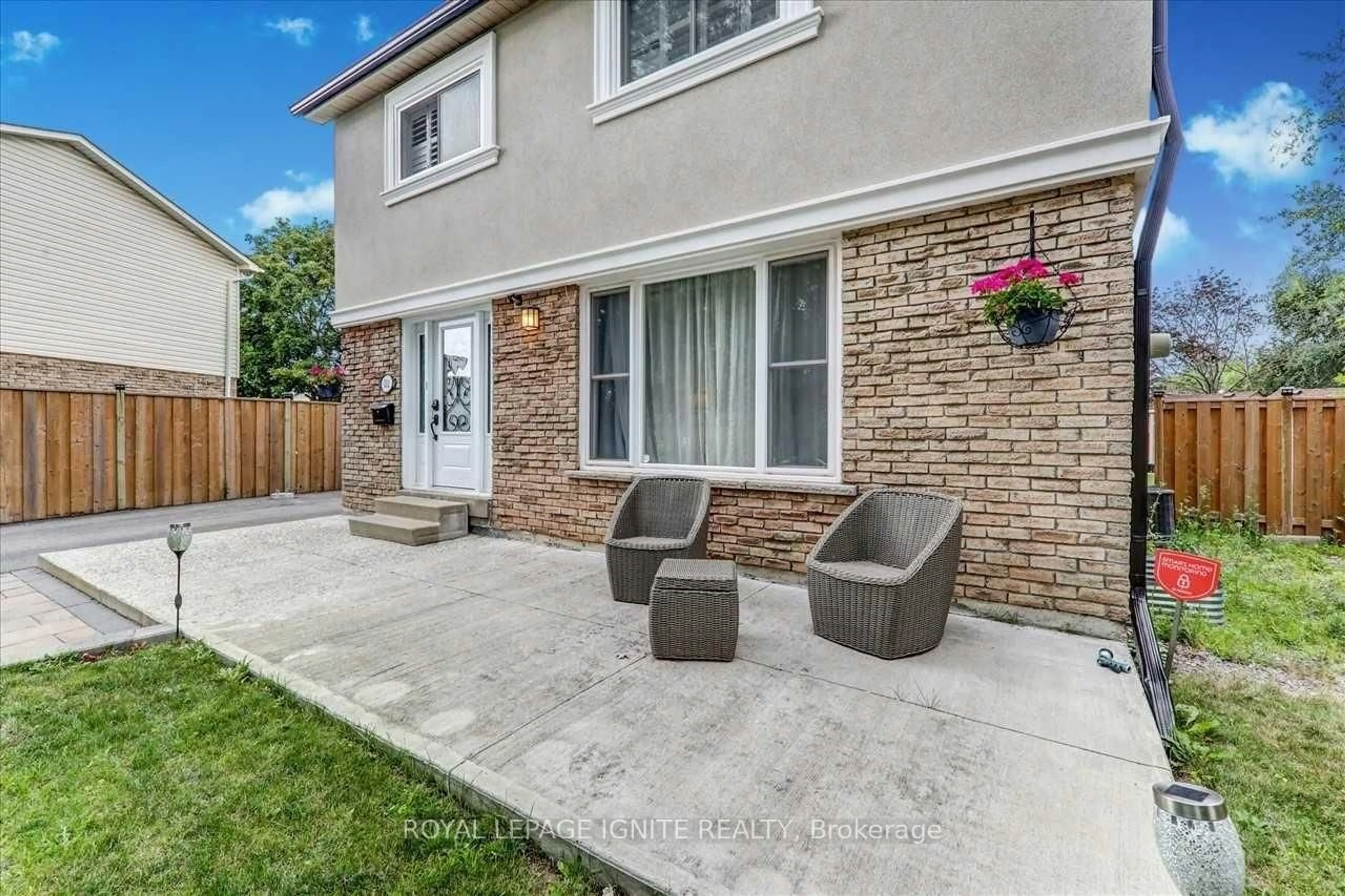Patio, street for 111 Dunsfold Dr, Toronto Ontario M1B 1T5