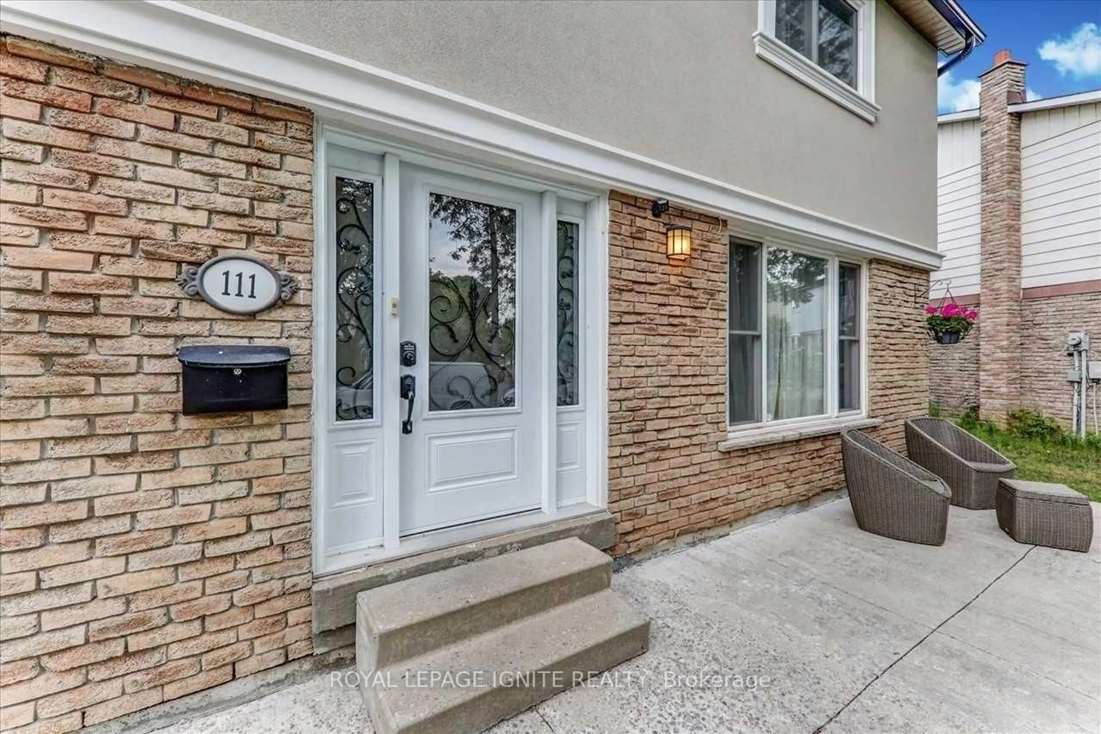 Indoor entryway for 111 Dunsfold Dr, Toronto Ontario M1B 1T5