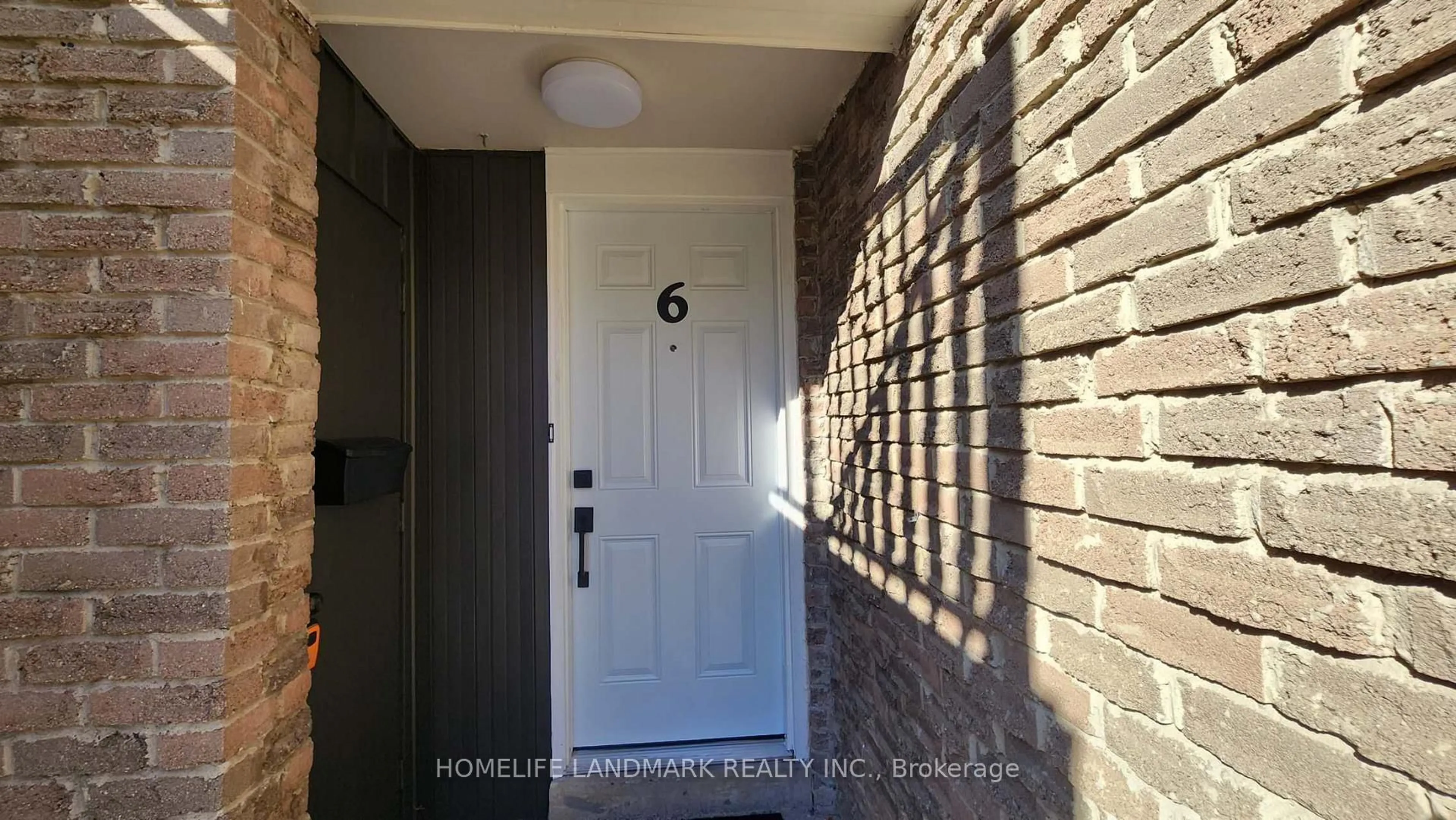 Indoor entryway for 44 Chester Le Blvd #6, Toronto Ontario M1W 2M8