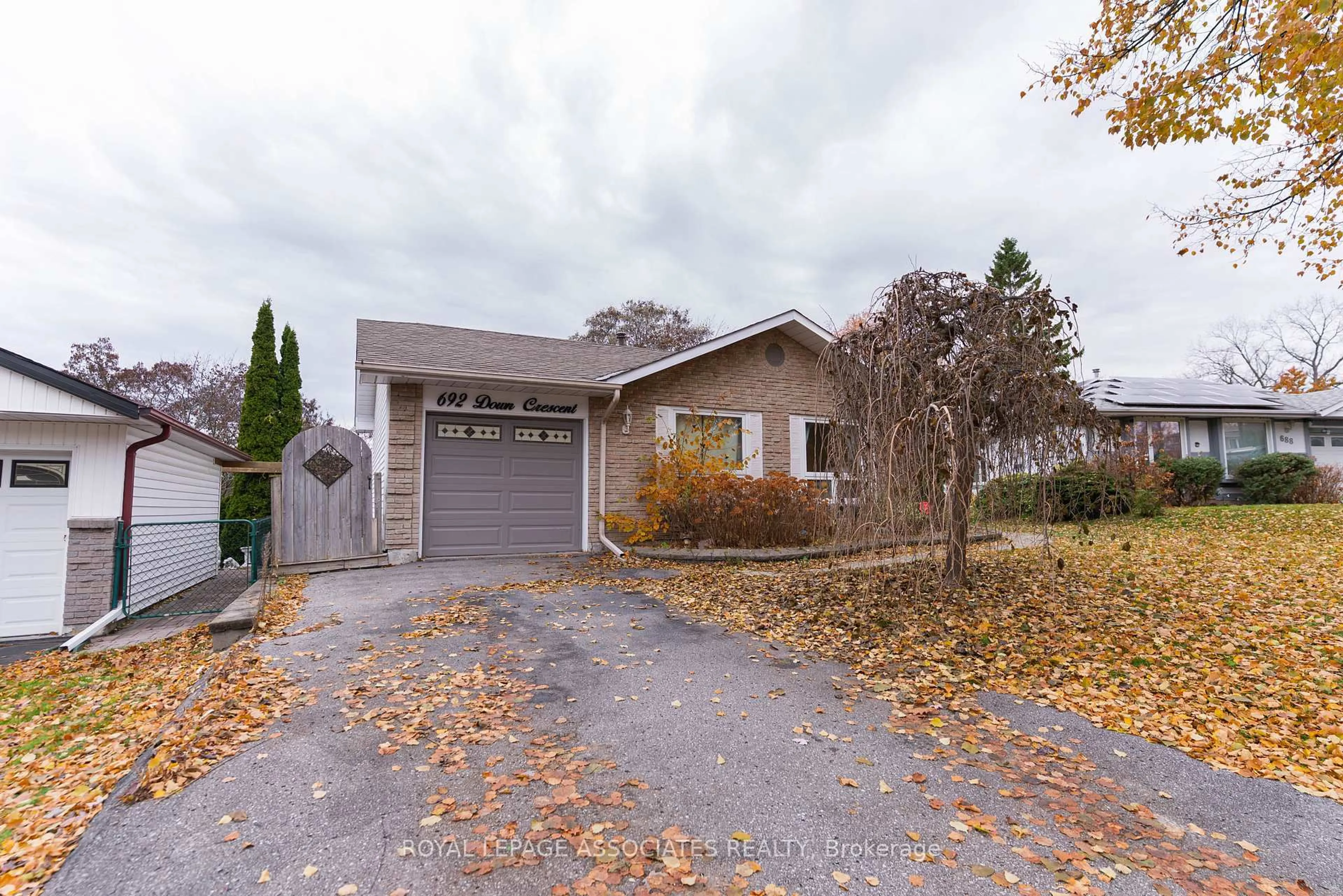 Home with brick exterior material, street for 692 Down Cres, Oshawa Ontario L1H 7Y1