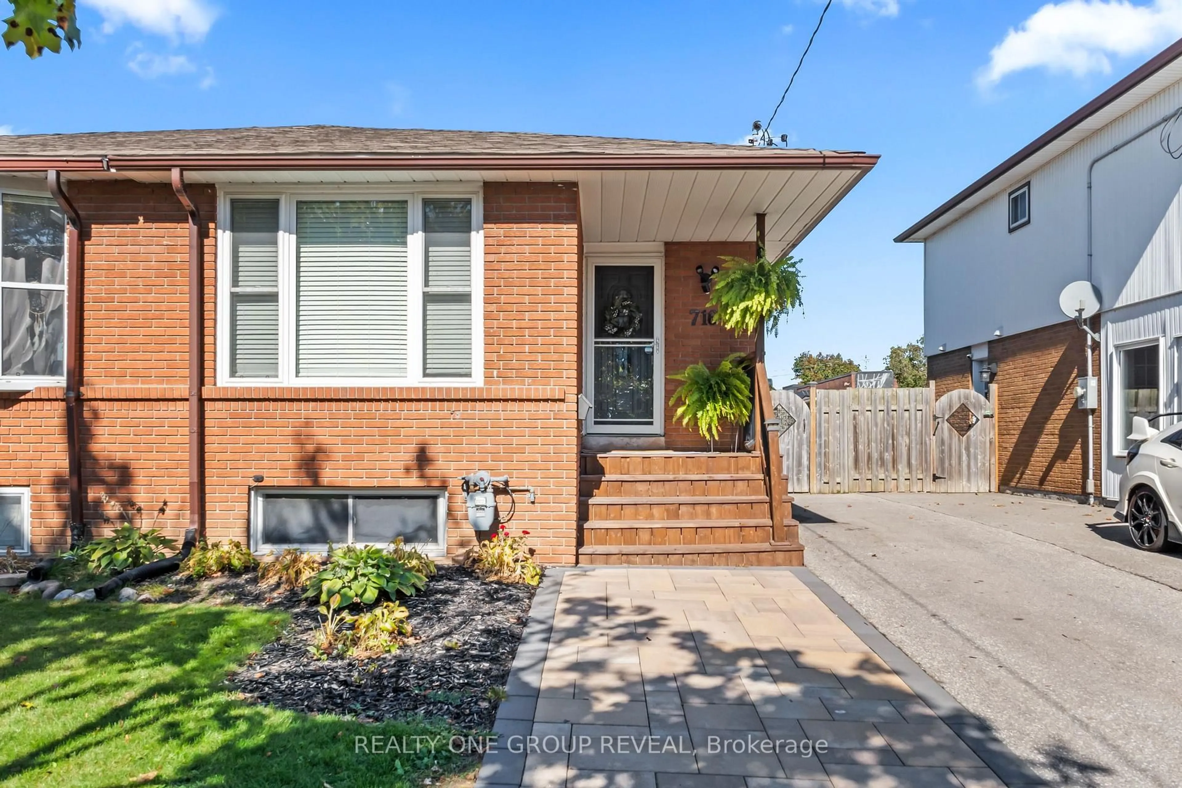 Home with brick exterior material, street for 716 Kenora Ave, Oshawa Ontario L1J 1K6