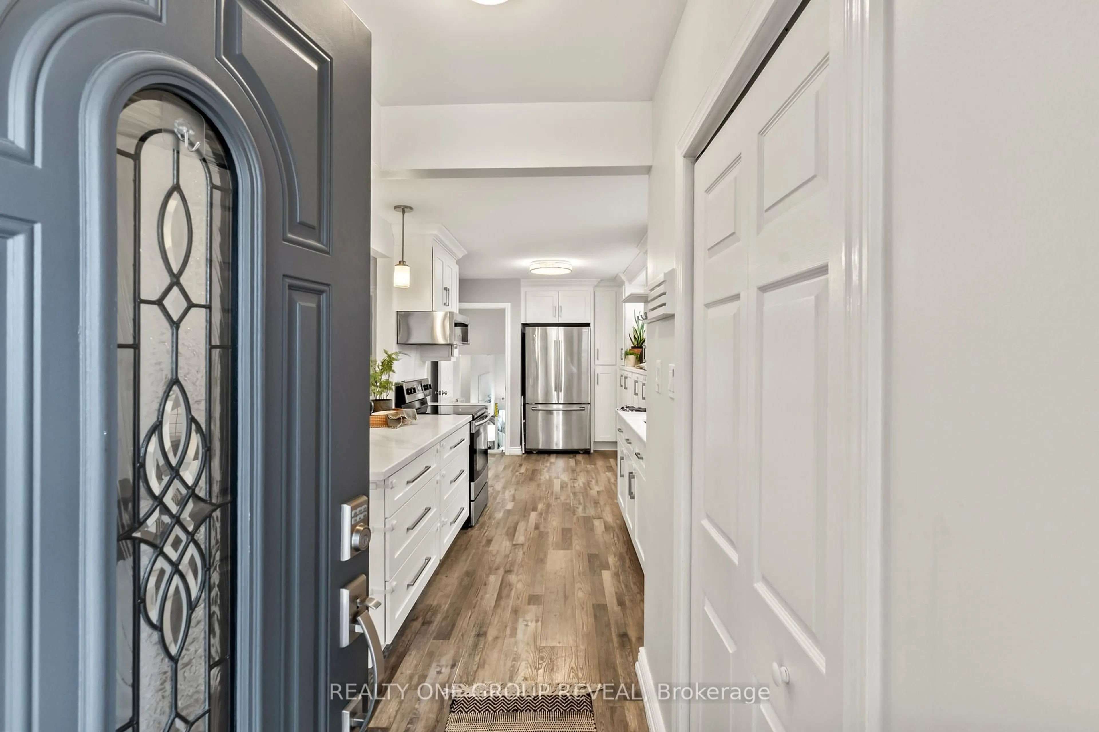 Indoor entryway for 716 Kenora Ave, Oshawa Ontario L1J 1K6