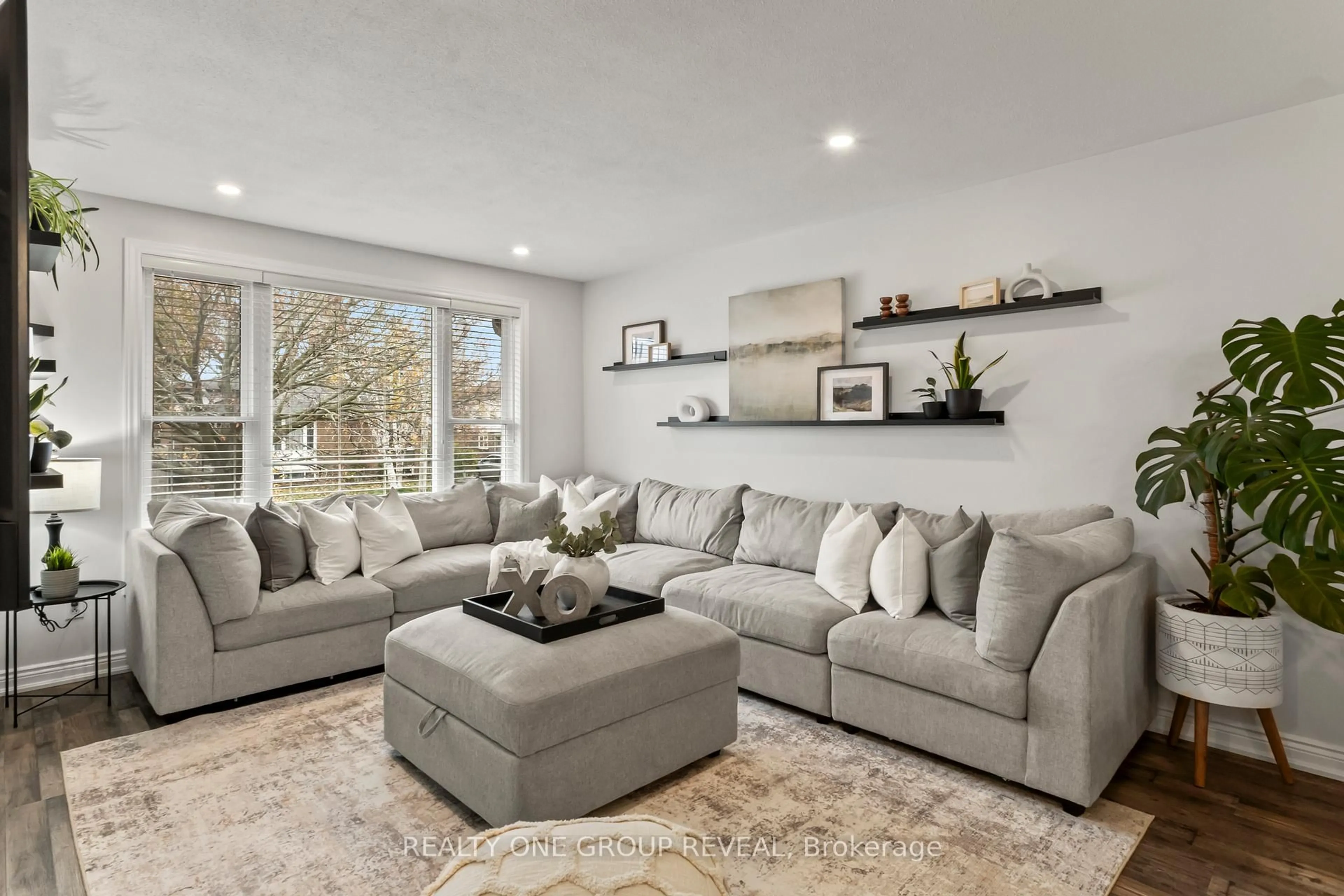 Living room with furniture, unknown for 716 Kenora Ave, Oshawa Ontario L1J 1K6