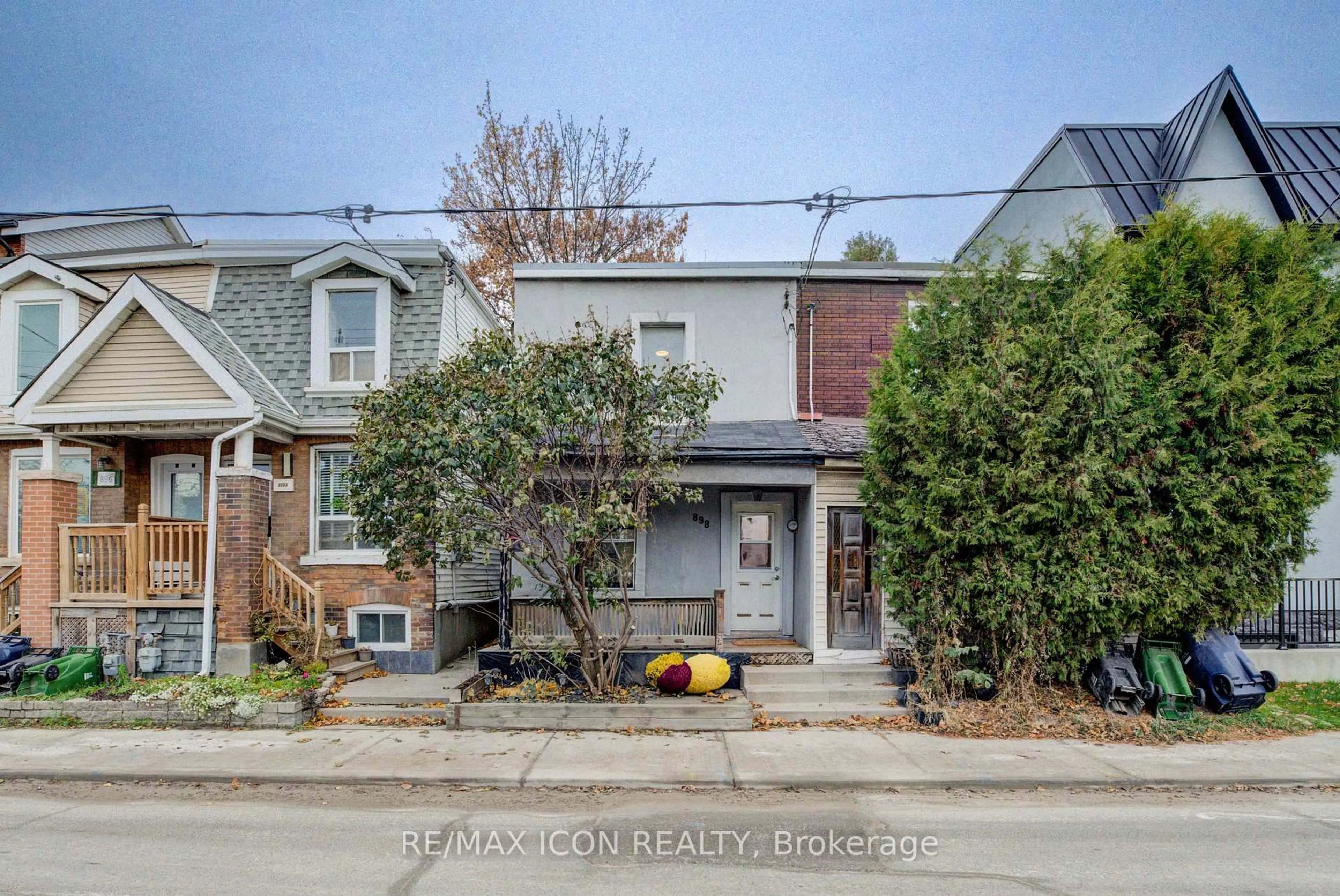 Home with brick exterior material, street for 898 Eastern Ave, Toronto Ontario M4L 1A4