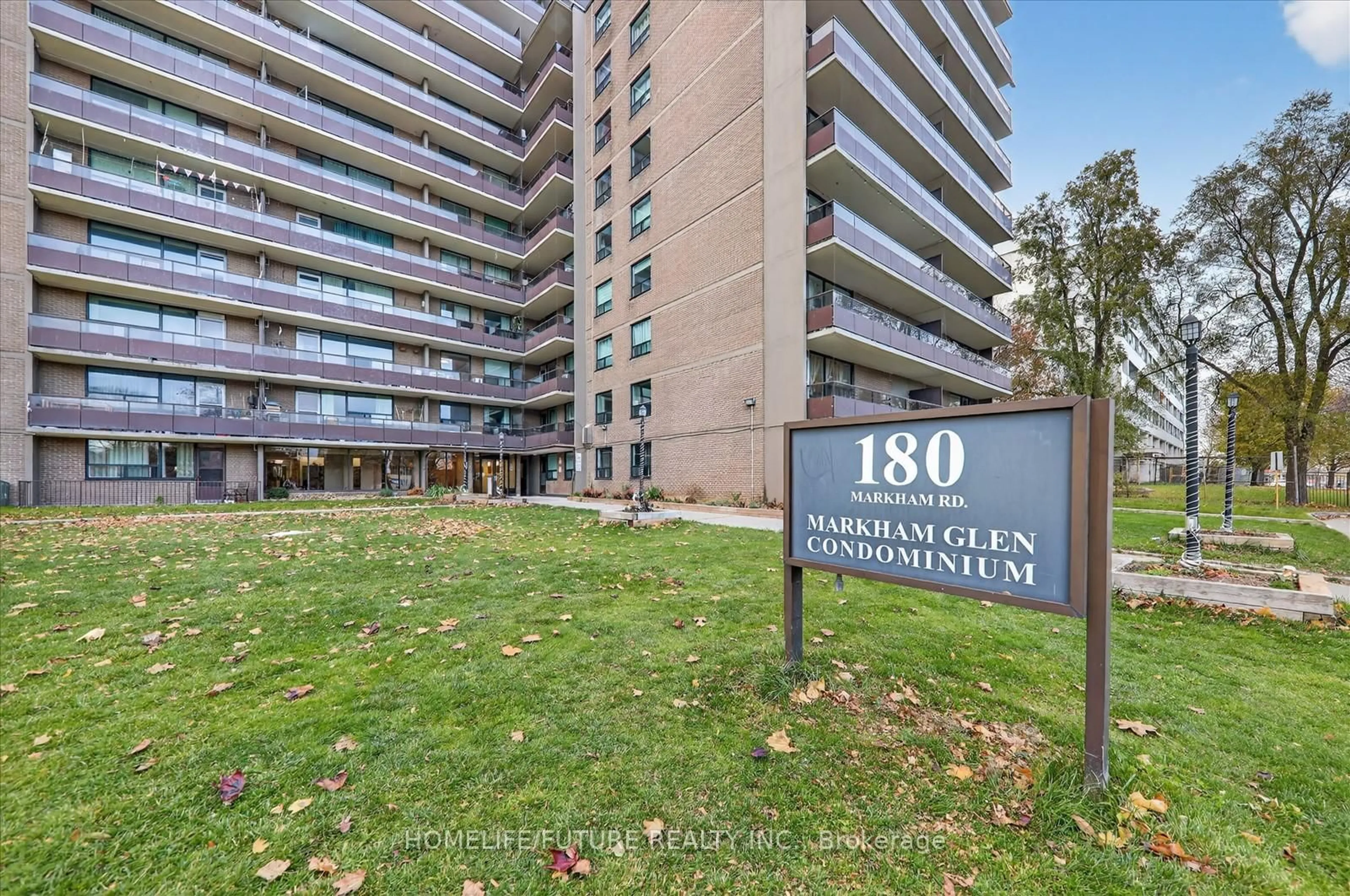 Indoor foyer for 180 Markham Rd #705, Toronto Ontario M1M 2Z9